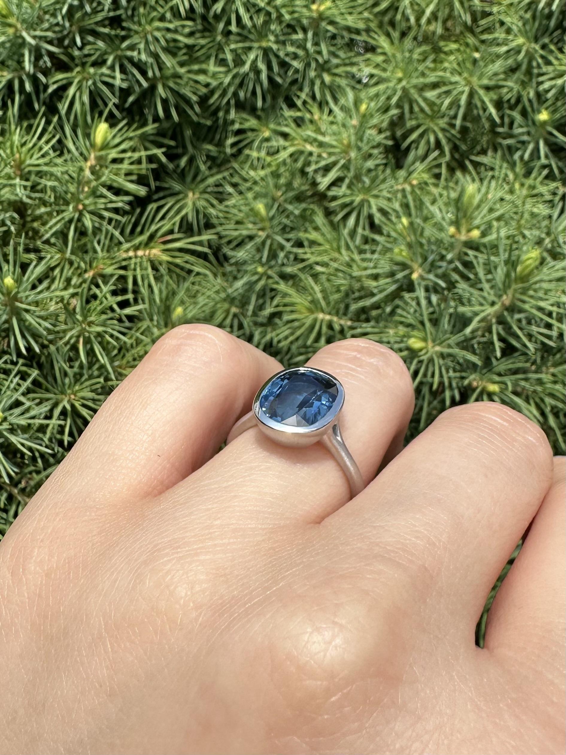 Platinum GIA 5.05ct Cushion Oval Bezel Sapphire Solitaire Low Brushed Ring in vendita 7