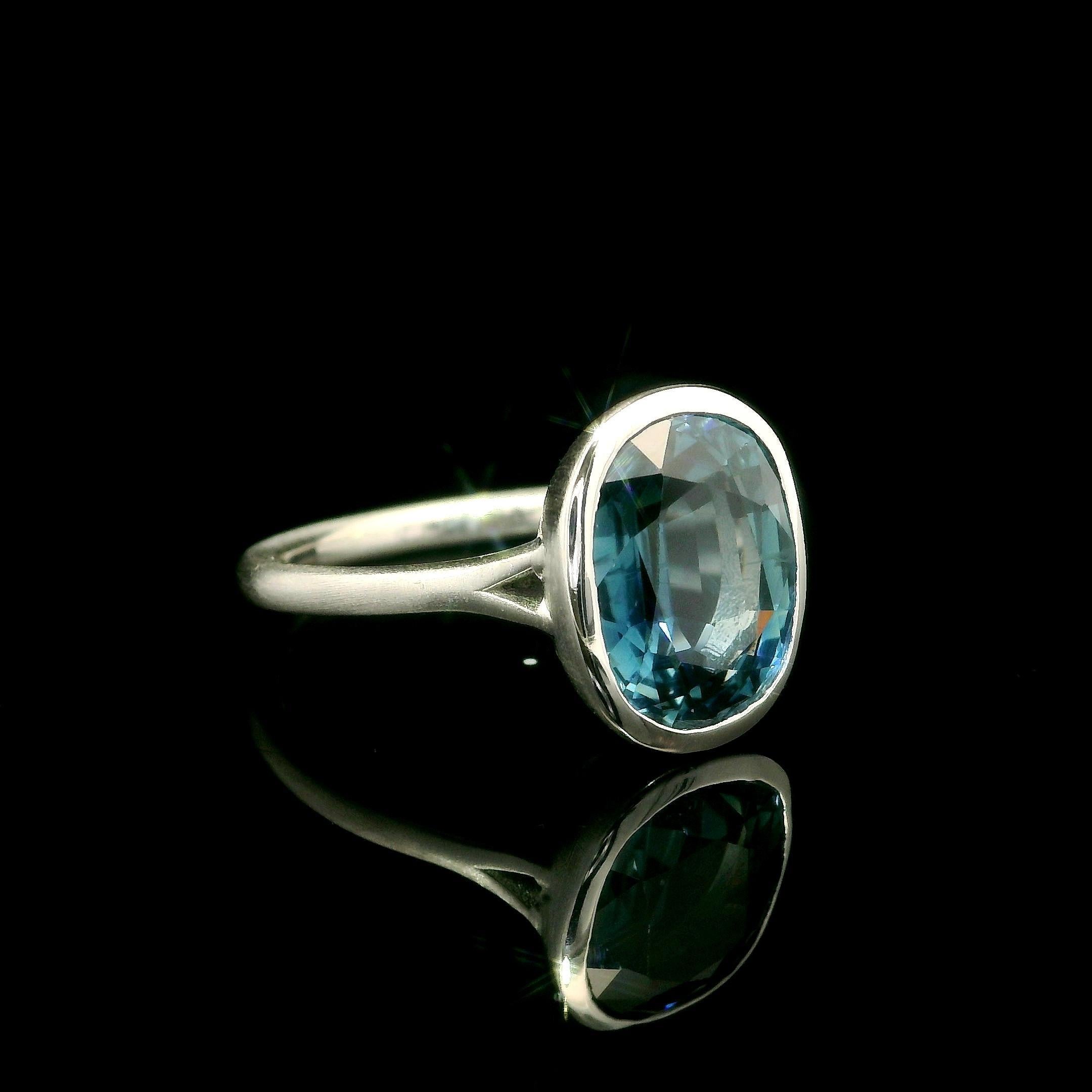 Platinum GIA 5.05ct Cushion Oval Bezel Sapphire Solitaire Low Brushed Ring In condizioni Nuovo in vendita a Montclair, NJ