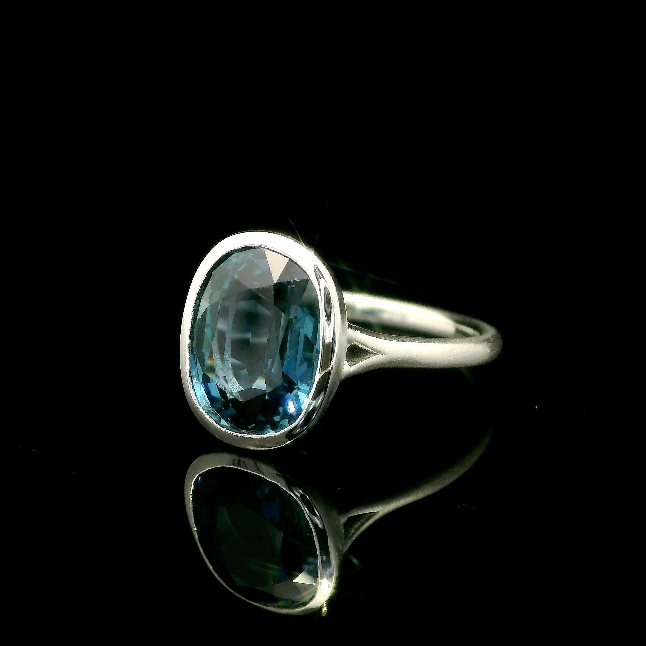 Donna Platinum GIA 5.05ct Cushion Oval Bezel Sapphire Solitaire Low Brushed Ring in vendita