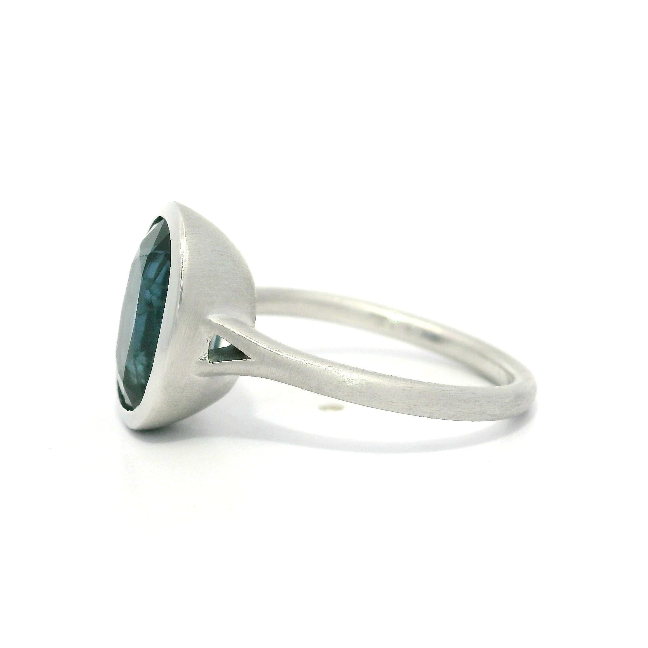 Platinum GIA 5.05ct Cushion Oval Bezel Sapphire Solitaire Low Brushed Ring in vendita 4