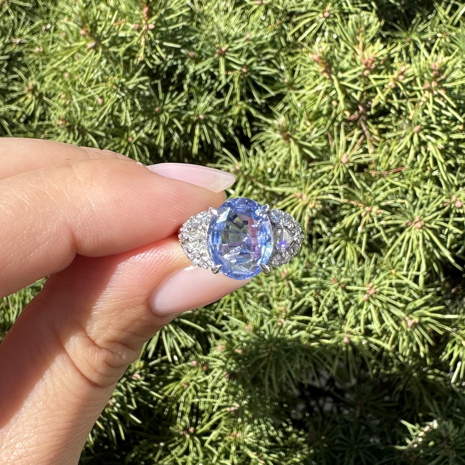 Platino GIA 5,11ctw Senza calore Zaffiro ovale di Ceylon con diamante trilione laterale Anello in vendita 12