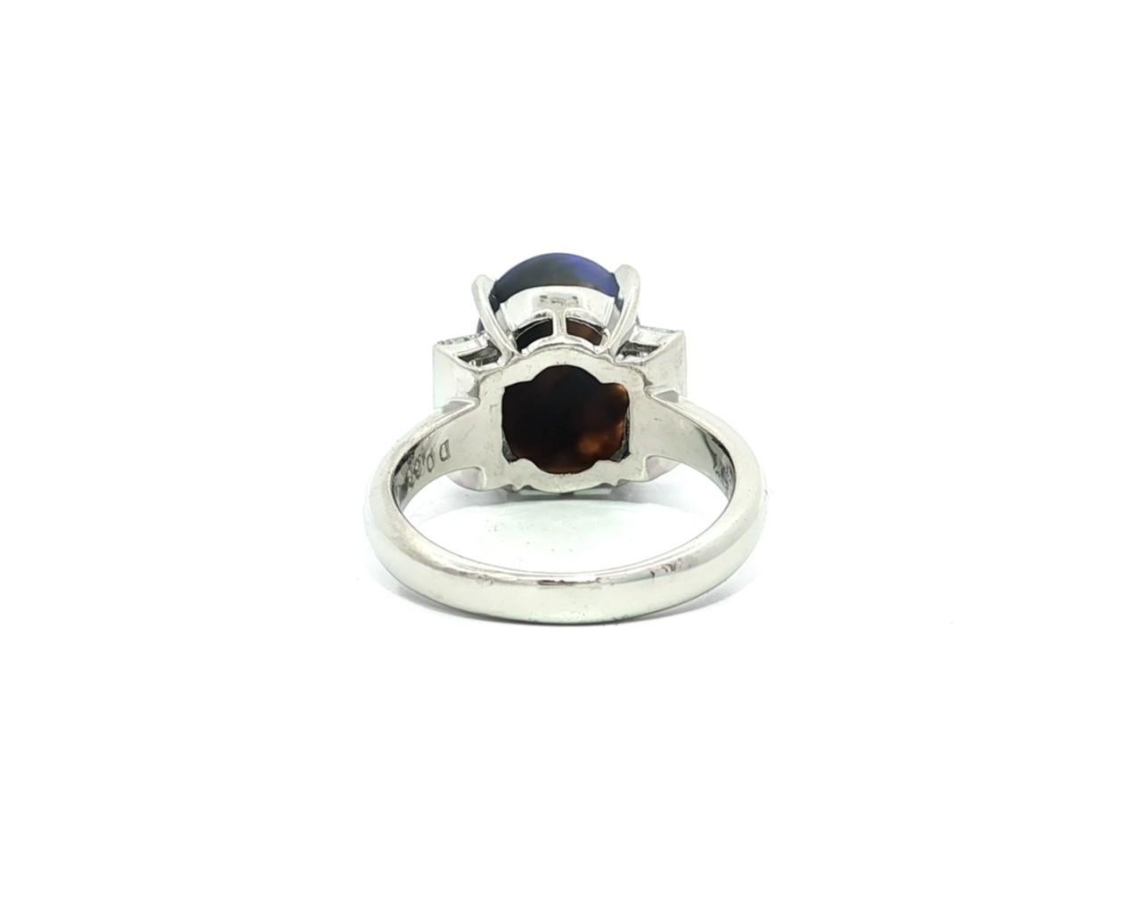 --Stein(e):--
(1) Natürlicher echter Opal - Ovaler Doppel-Cabochon-Schliff - Zinkenbesatz - Schwarzer Sockel mit wunderbarem Spiel der blauen Farbe - Hell & lebendig - 13,33 x 9,41 x 6,00 mm /4,85ct (genau - gestempelt)
**Weitere Informationen zur