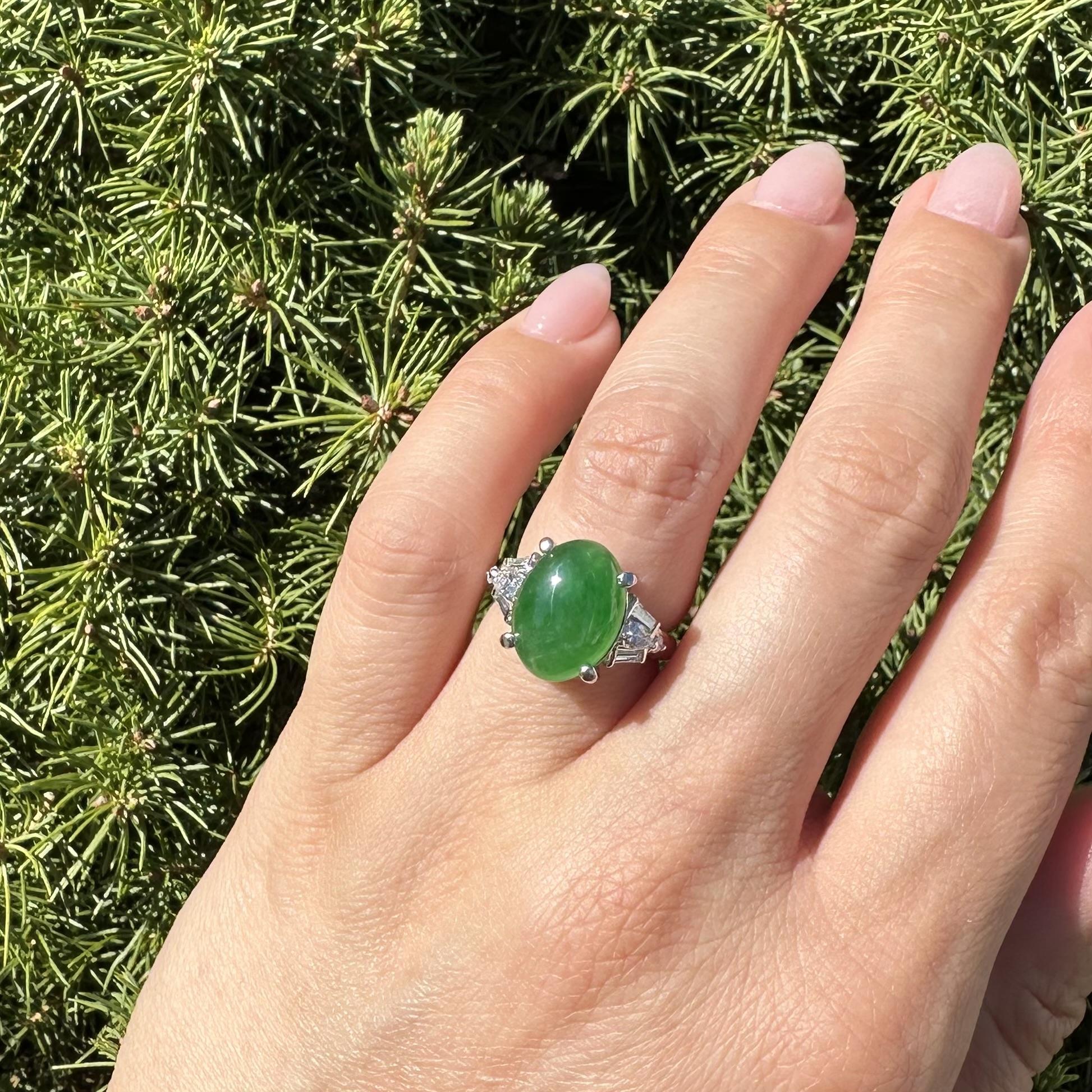 Platin GIA 5,57ct hohe Qualität Rich Green Burma A Jade w / Diamant-Akzente Ring (Cabochon) im Angebot