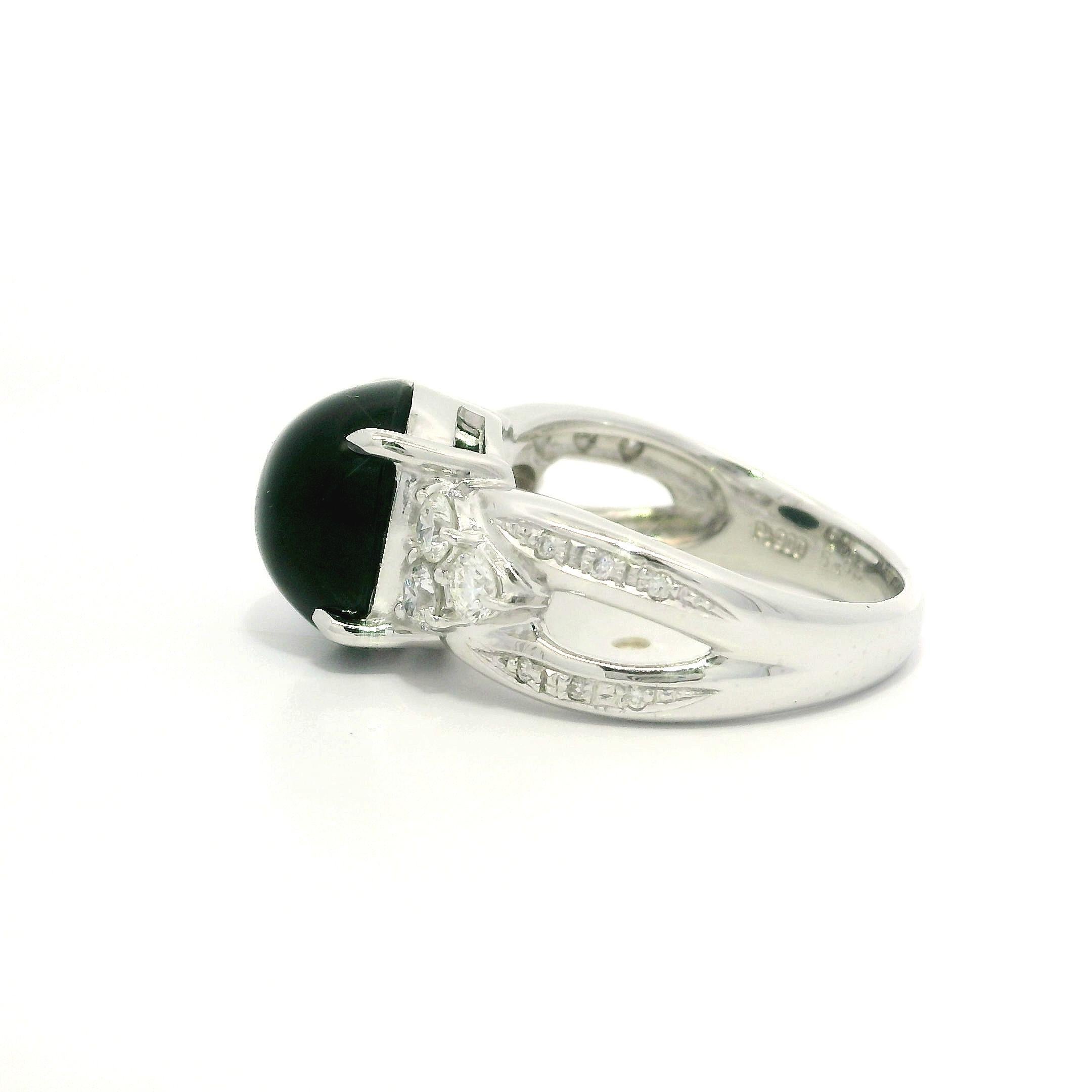 Platin GIA 5,5ctw VIVID Cat's Eye Deep Green Turmalin w / Diamant-Seiten Ring im Angebot 1