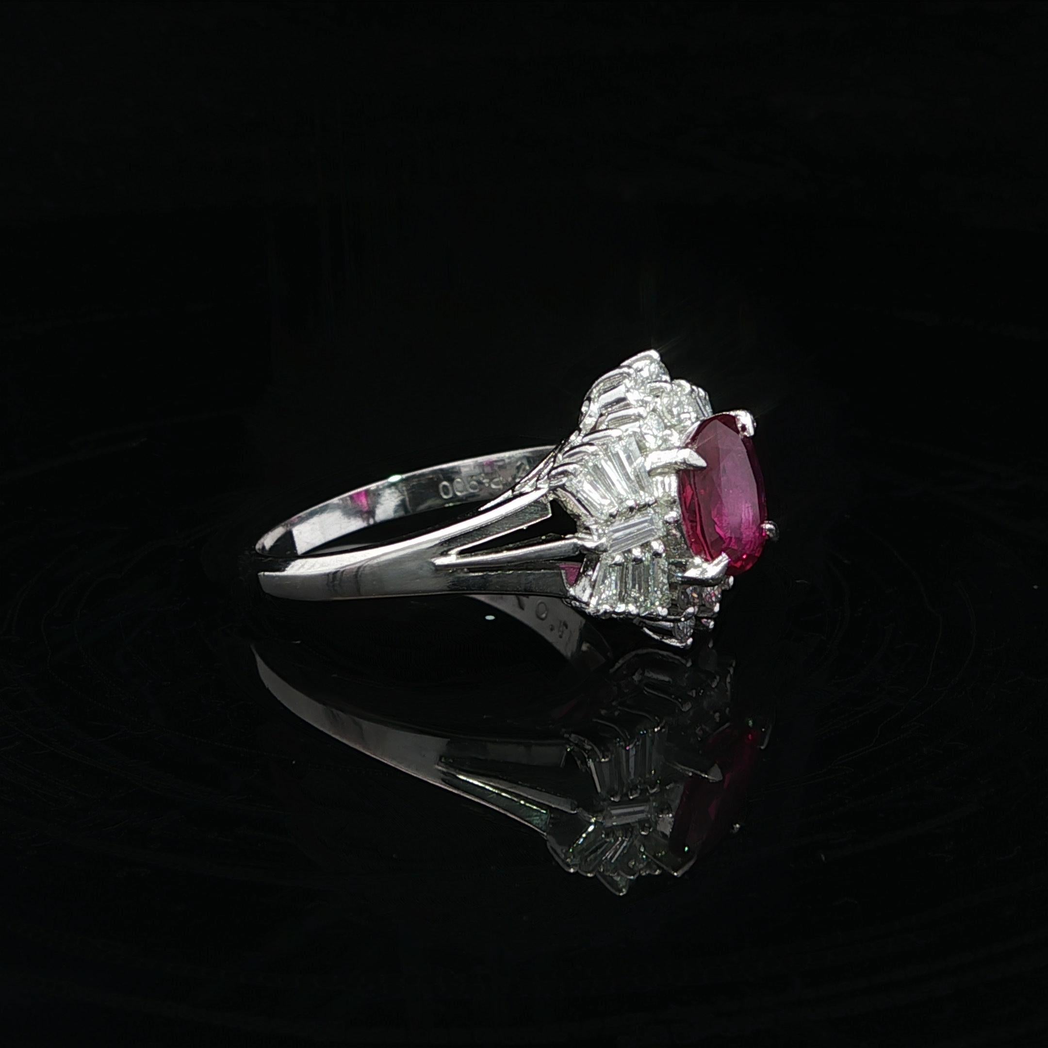 --Pierre(s) :...
(1) Saphir étoilé véritable naturel - double cabochon ovale - serti - couleur pourpre - très belle étoile pointue - pas de chaleur - Ceylan - 4.94ct (exact)
** Voir les détails de la certification ci-dessous pour des informations