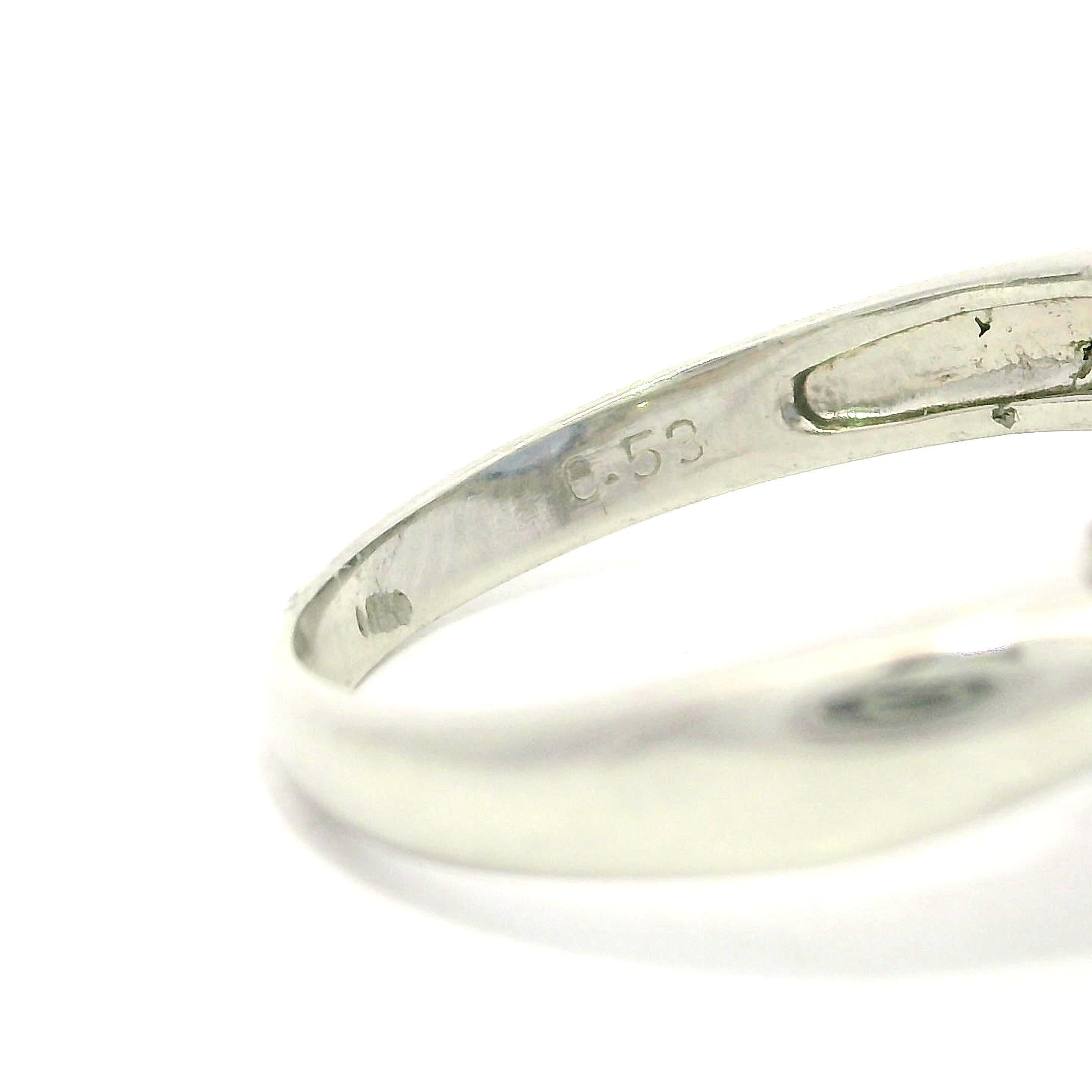 Platino GIA 5,74ctw Senza Calore Zaffiro Blu Periwinkle Ceylon Anello con diamante aureolato in vendita 1