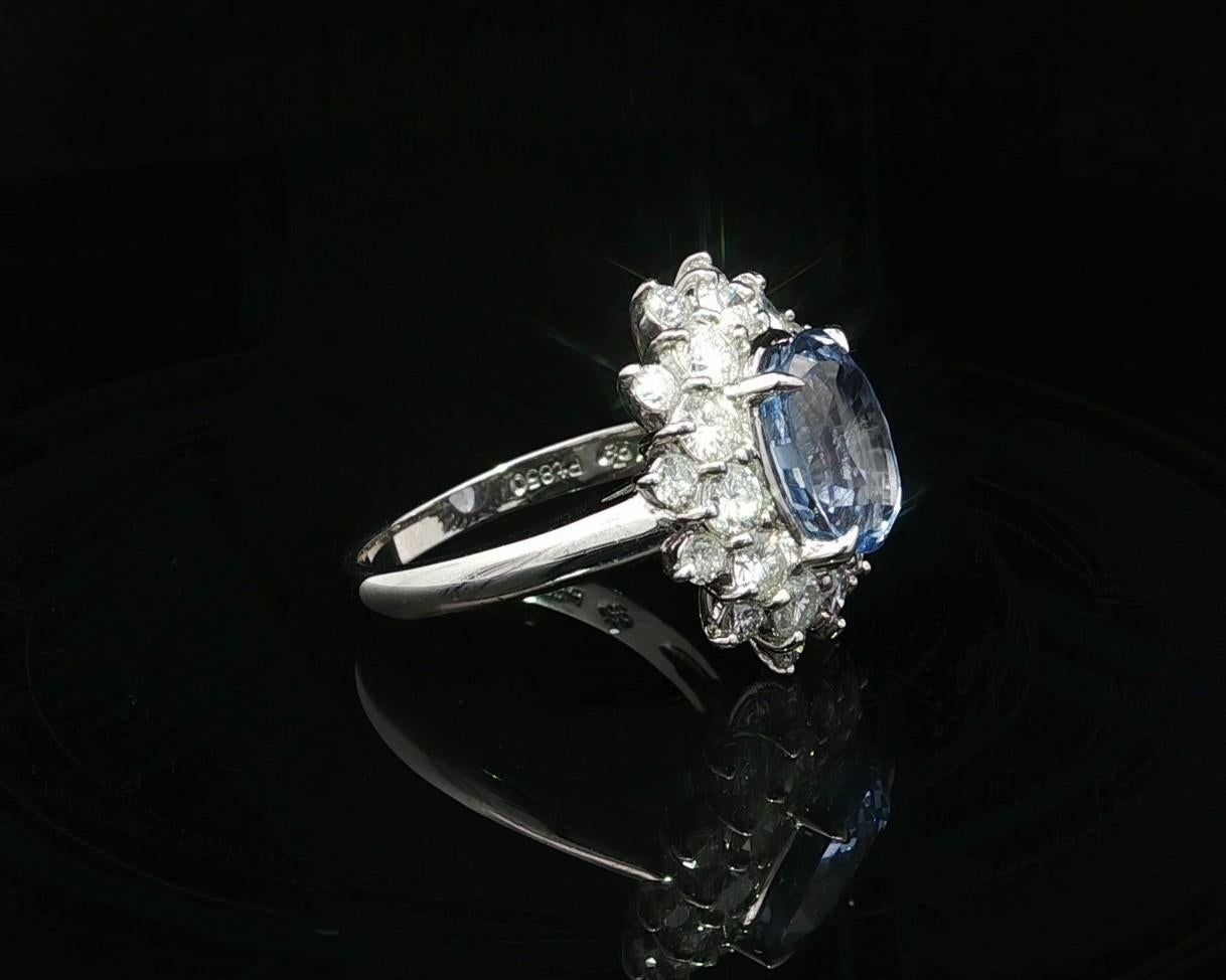 Platino GIA 5,98ct Fiordaliso Senza calore Zaffiro di Ceylon Anello con doppio fiore a raggiera in vendita 5