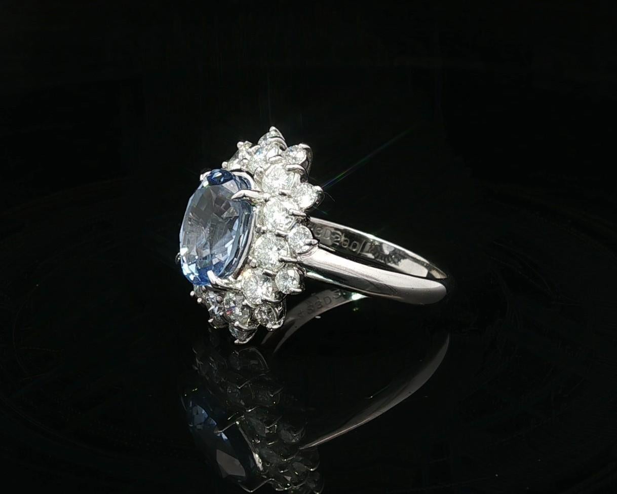 Platino GIA 5,98ct Fiordaliso Senza calore Zaffiro di Ceylon Anello con doppio fiore a raggiera in vendita 7