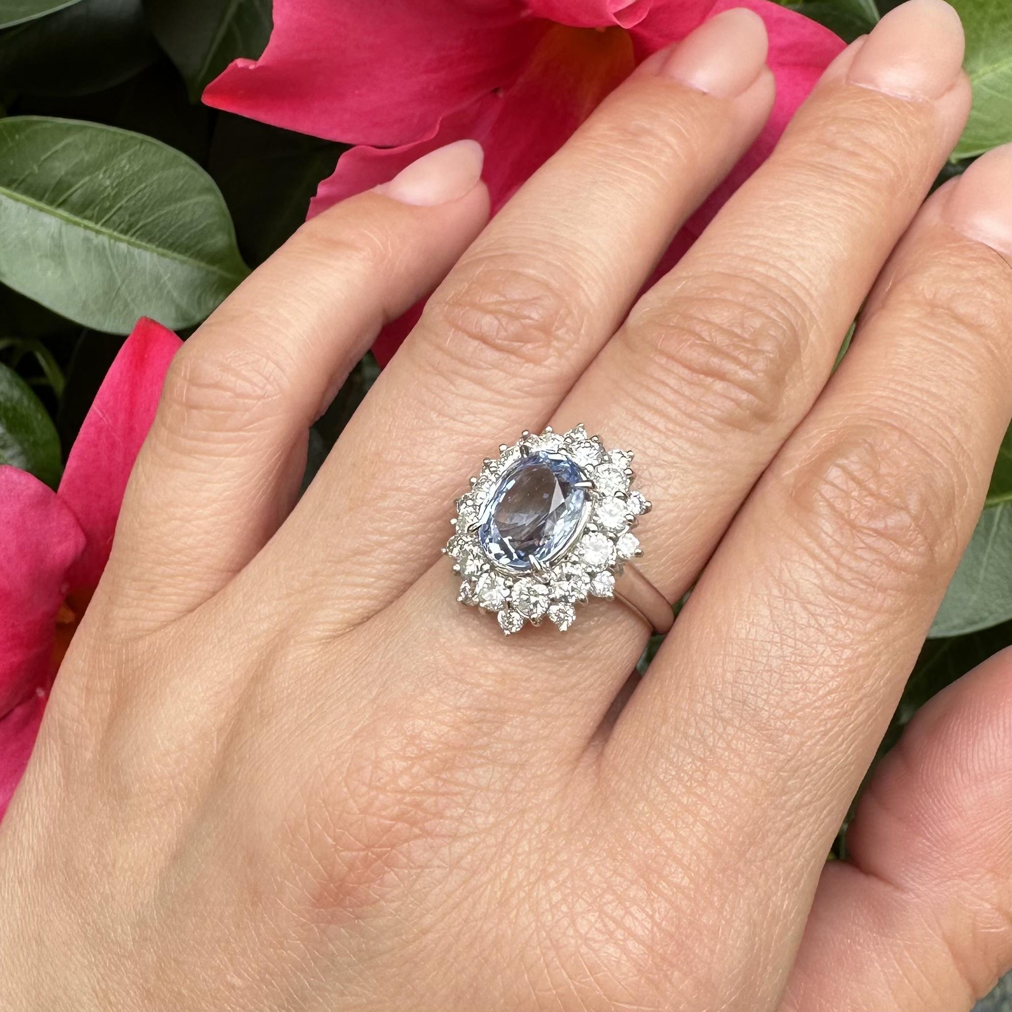 Platino GIA 5,98ct Fiordaliso Senza calore Zaffiro di Ceylon Anello con doppio fiore a raggiera in vendita 9