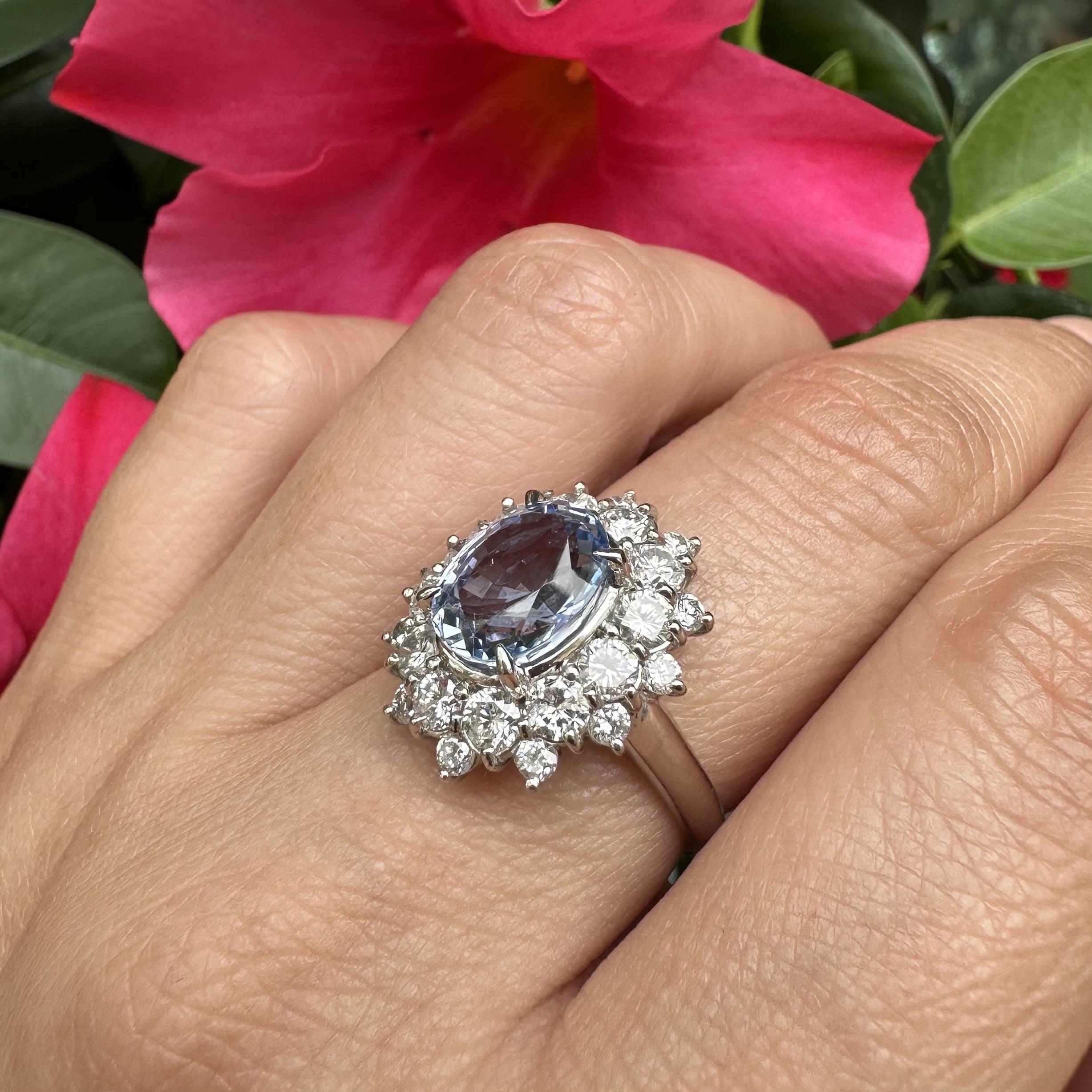 Platino GIA 5,98ct Fiordaliso Senza calore Zaffiro di Ceylon Anello con doppio fiore a raggiera in vendita 10