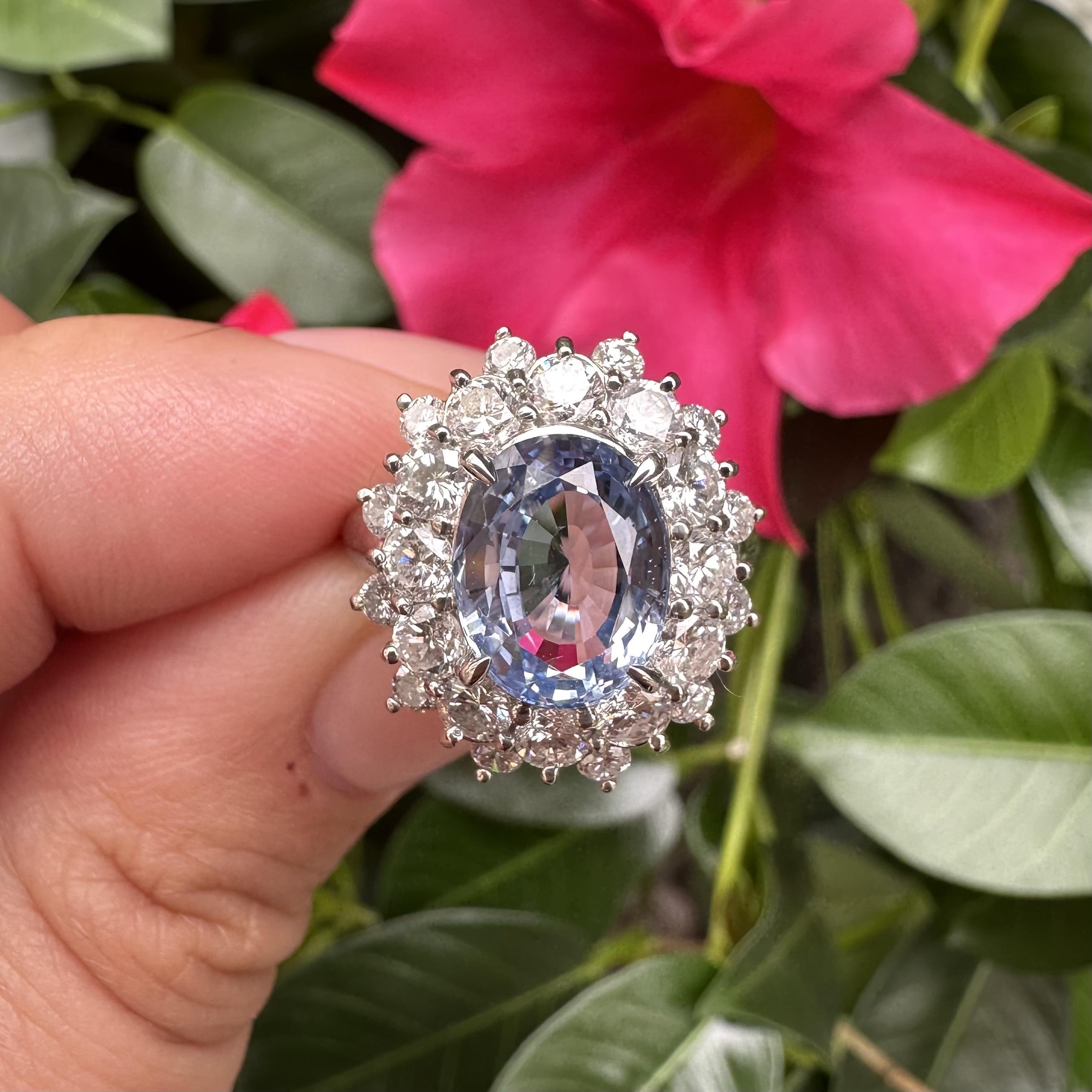 Platino GIA 5,98ct Fiordaliso Senza calore Zaffiro di Ceylon Anello con doppio fiore a raggiera in vendita 11