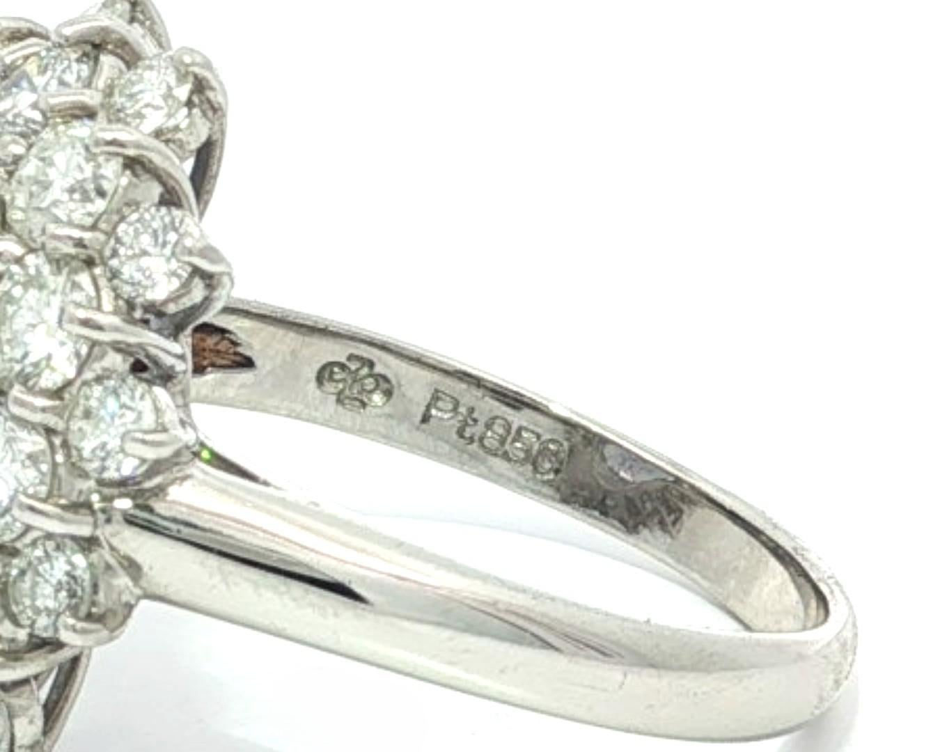 Platino GIA 5,98ct Fiordaliso Senza calore Zaffiro di Ceylon Anello con doppio fiore a raggiera in vendita 1