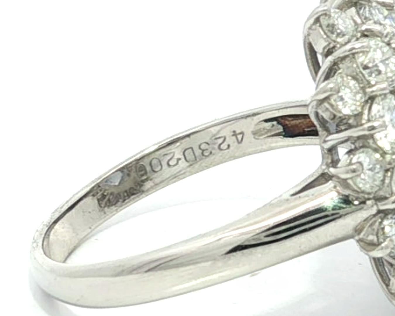 Platino GIA 5,98ct Fiordaliso Senza calore Zaffiro di Ceylon Anello con doppio fiore a raggiera in vendita 2