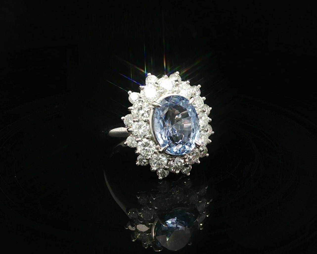 Platino GIA 5,98ct Fiordaliso Senza calore Zaffiro di Ceylon Anello con doppio fiore a raggiera in vendita 4