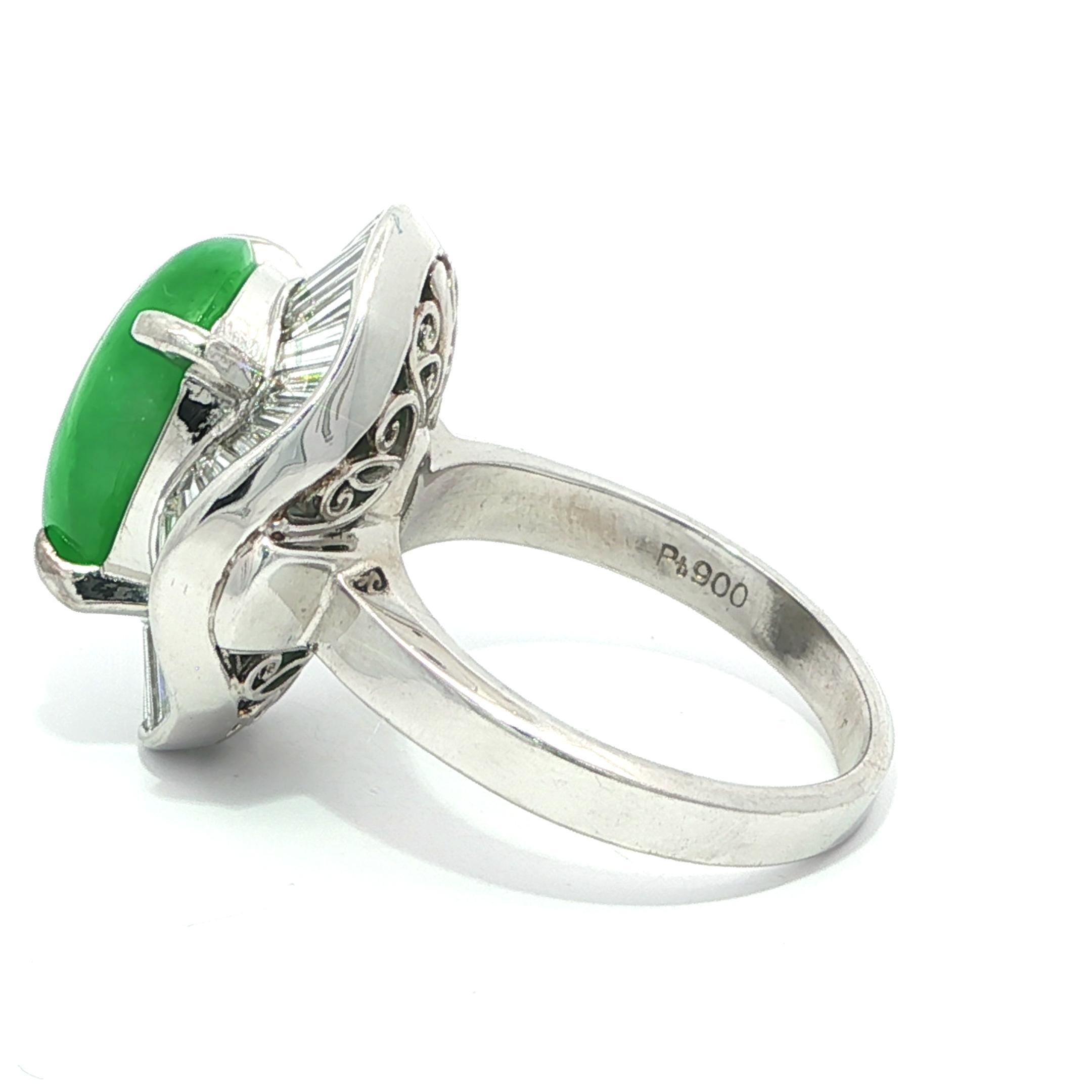 Platino GIA 6,26ctw Burma Apple Green A Giada con diamante Anello Ballerina Ondulato in vendita 3