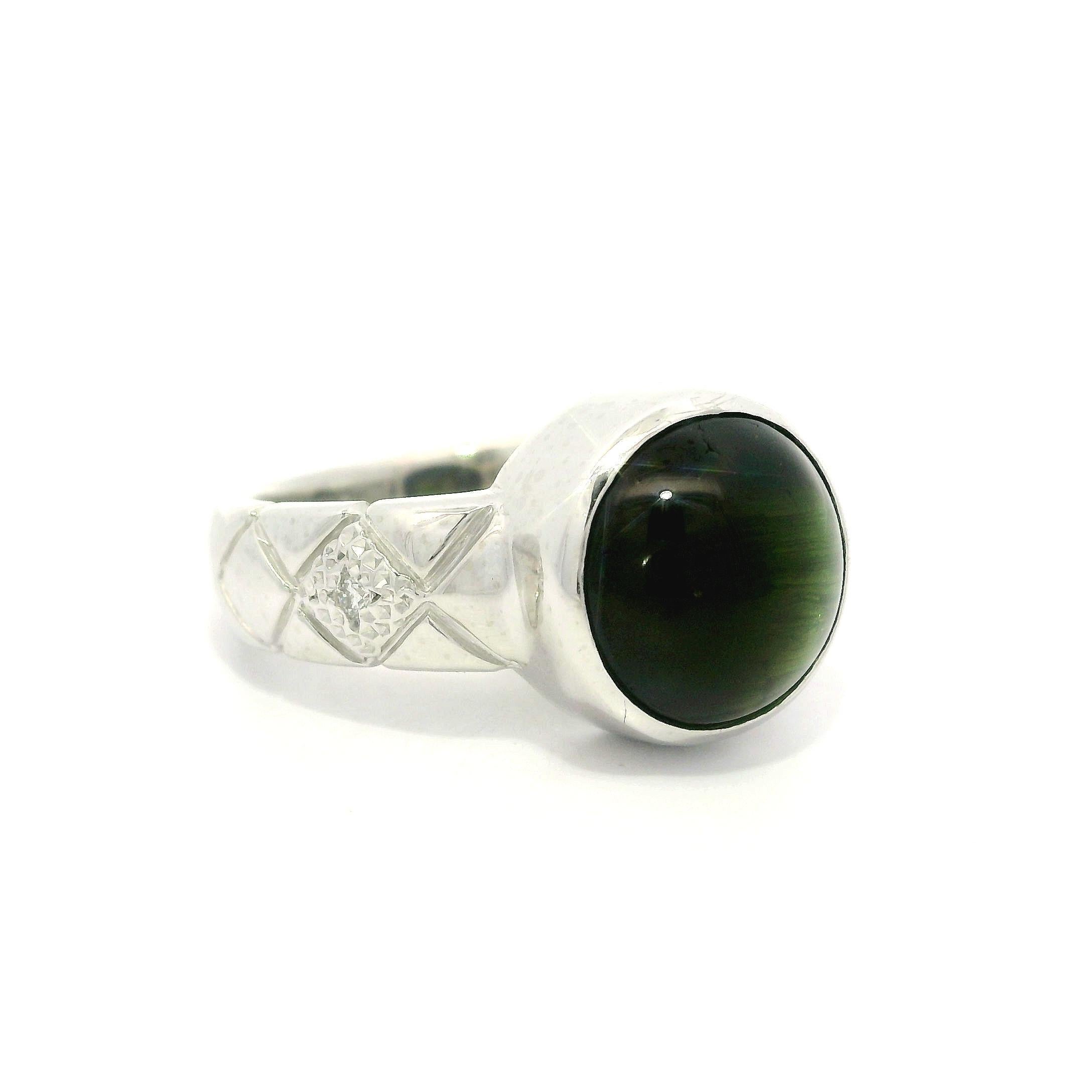 Bague en platine GIA 6.4ct Bezel Set Round Cat's Eye Green Tourmaline Diamond Sides en vente 5