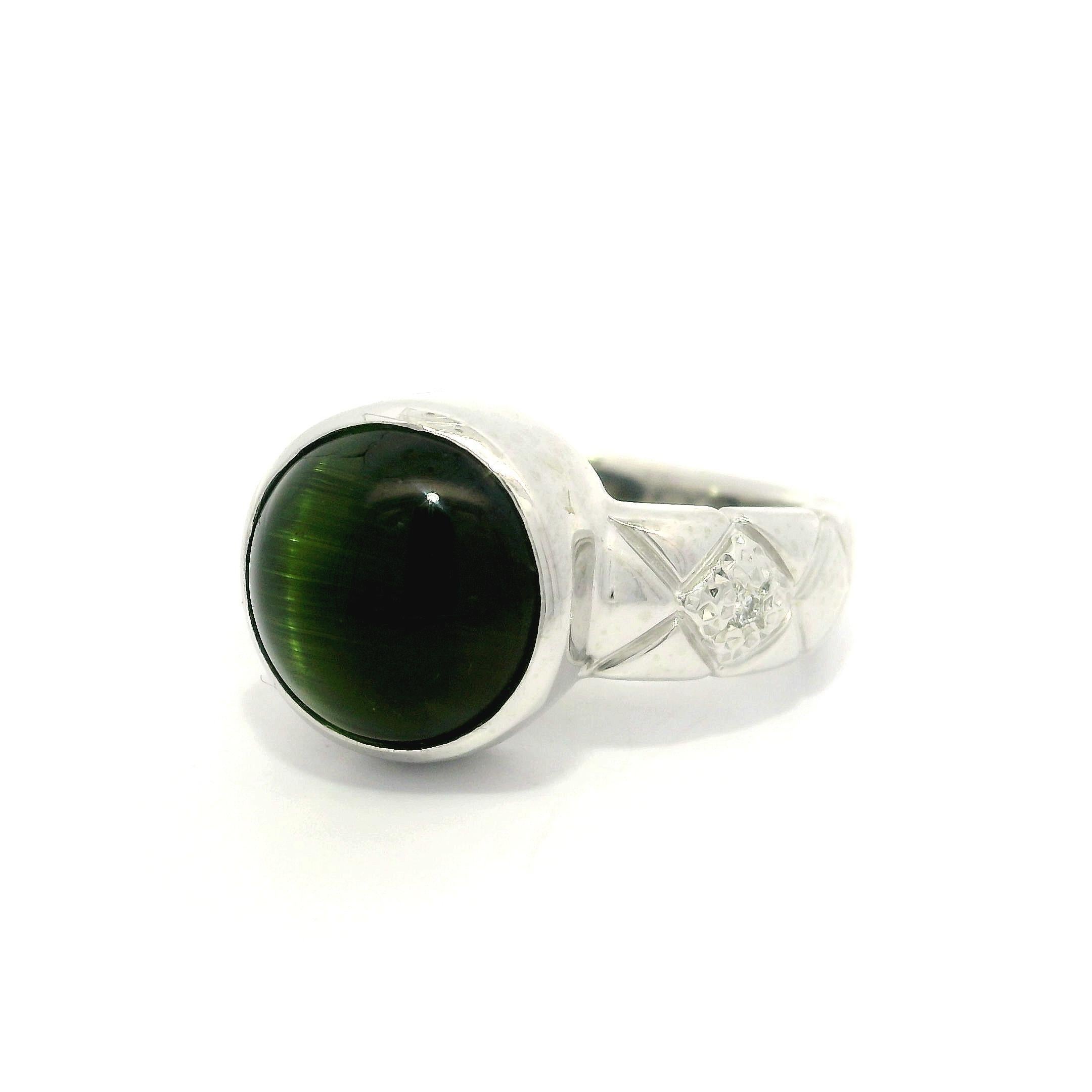 Bague en platine GIA 6.4ct Bezel Set Round Cat's Eye Green Tourmaline Diamond Sides en vente 7
