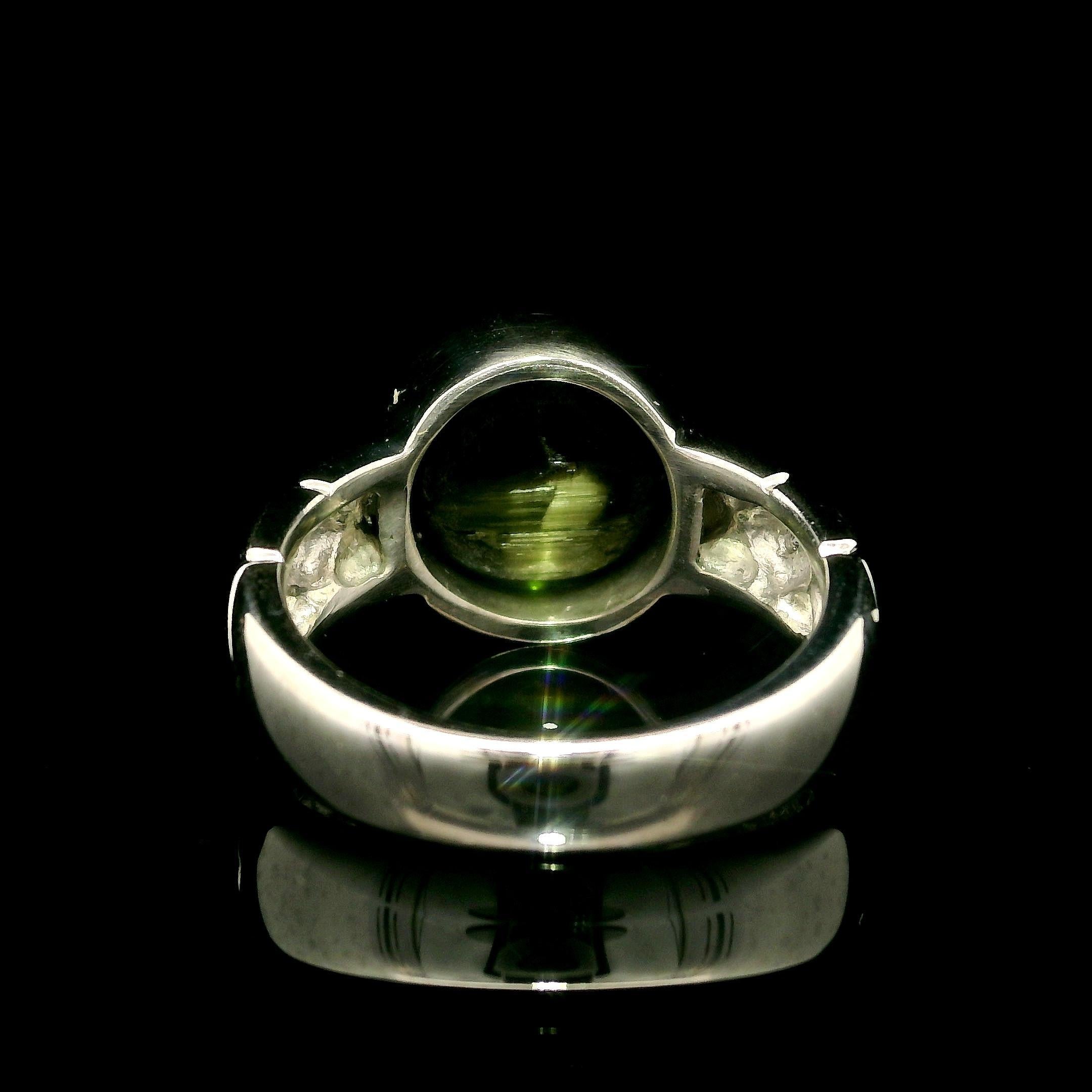 Bague en platine GIA 6.4ct Bezel Set Round Cat's Eye Green Tourmaline Diamond Sides Pour femmes en vente