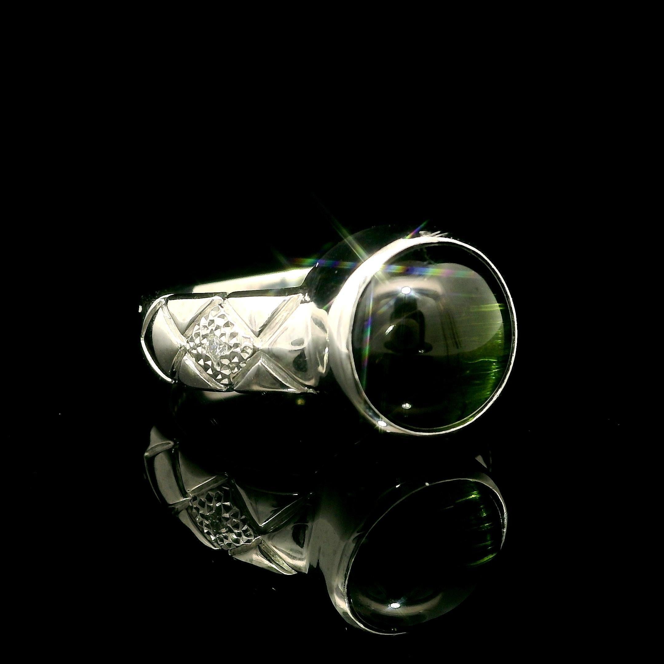 Bague en platine GIA 6.4ct Bezel Set Round Cat's Eye Green Tourmaline Diamond Sides en vente 1