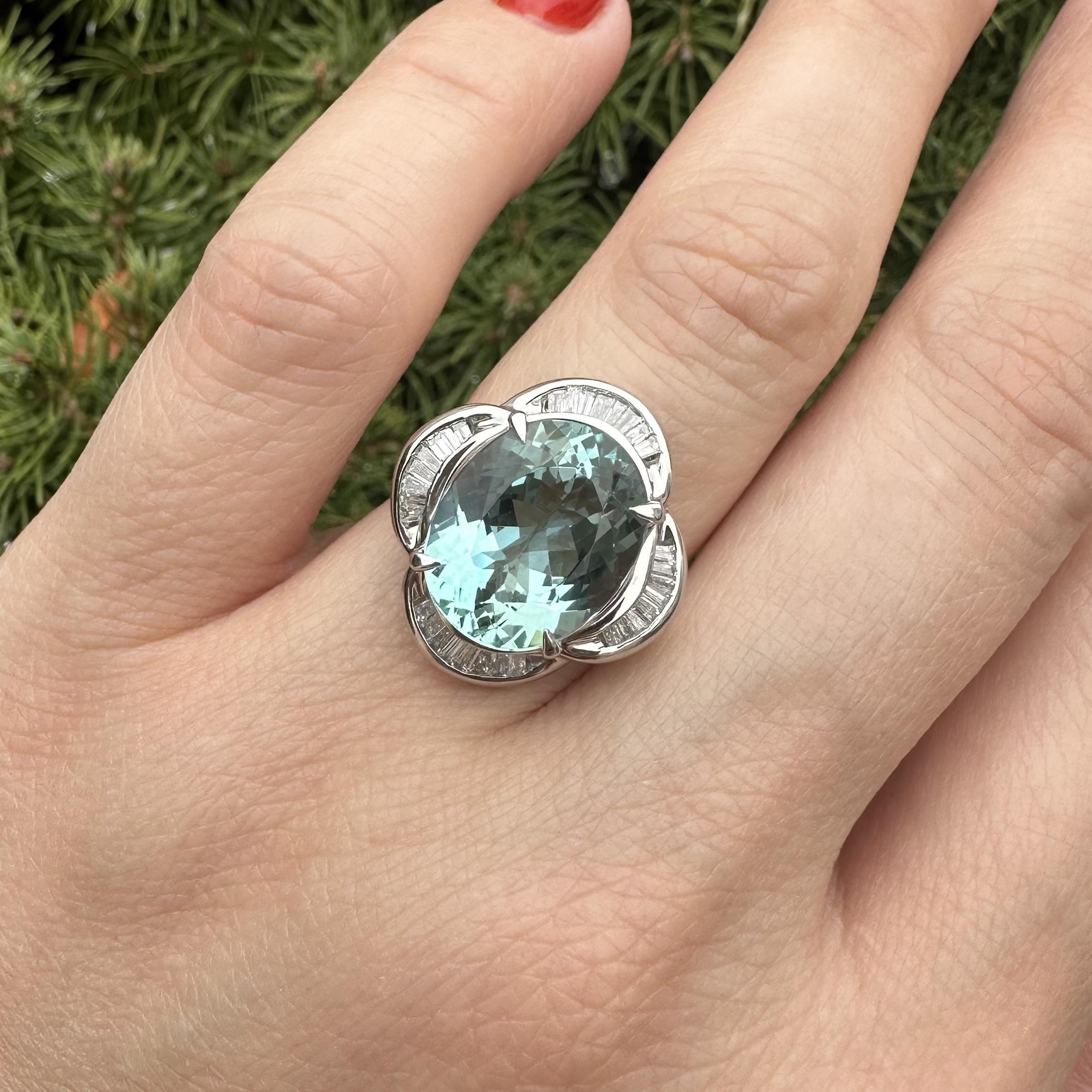 Platino GIA 6.52ctw Oval Aguamarina Azul Verdoso Baguette Anillo Flor Diamante Corte brillante en venta
