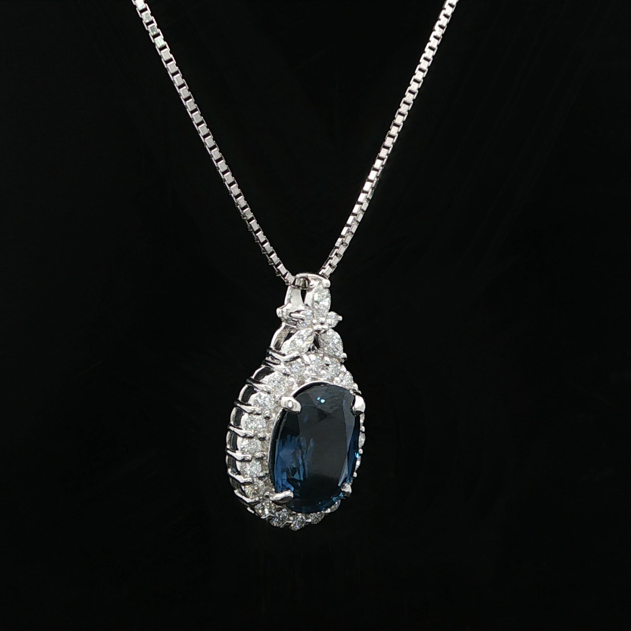 Collier en platine GIA 6.83ctw No Heat Deep Blue Sapphire & Diamond Pendant Chain Necklace en vente 3