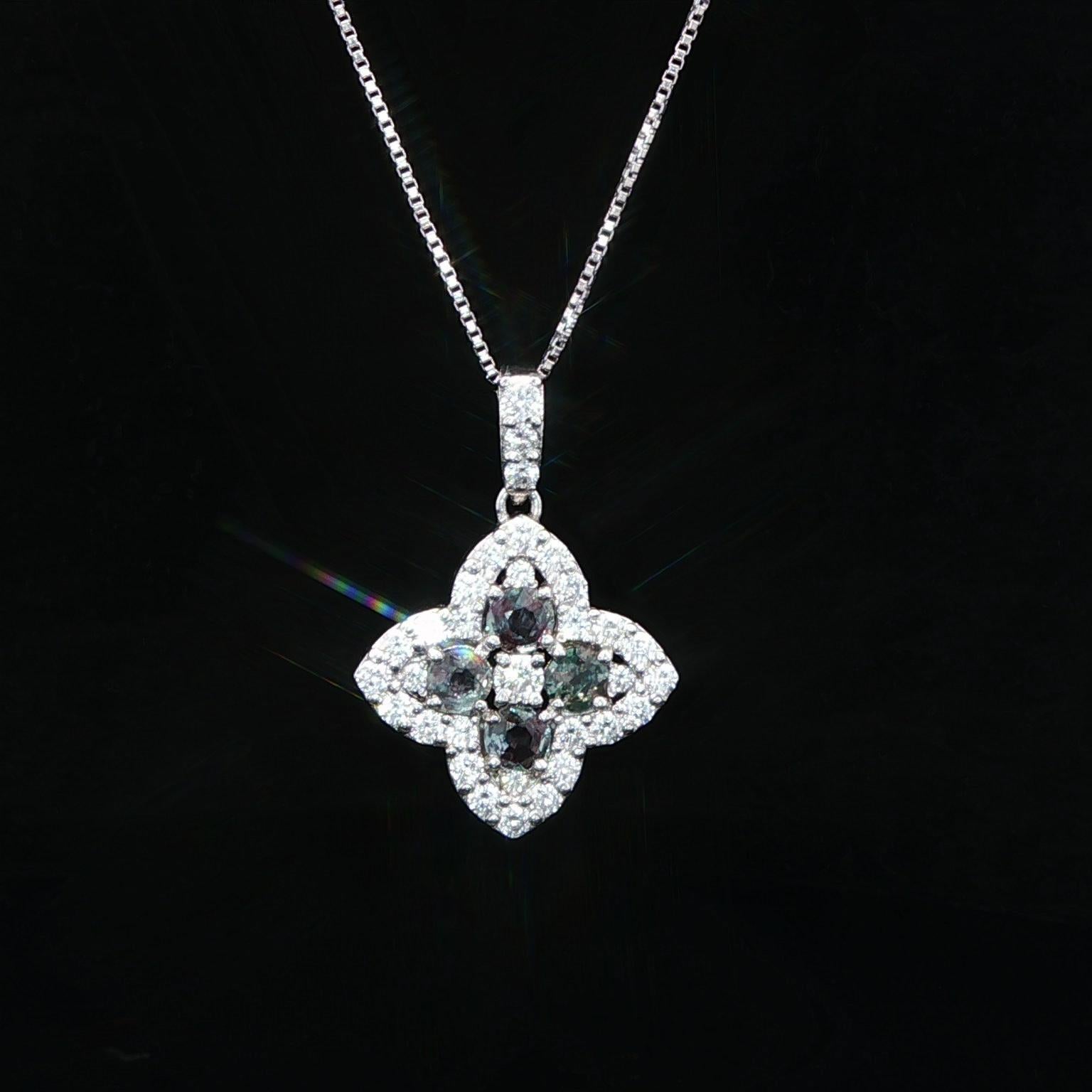 Platin GIA .70ct Brasilien Alexandrit Diamant Blume Quatrefoil Anhänger Halskette im Angebot 2