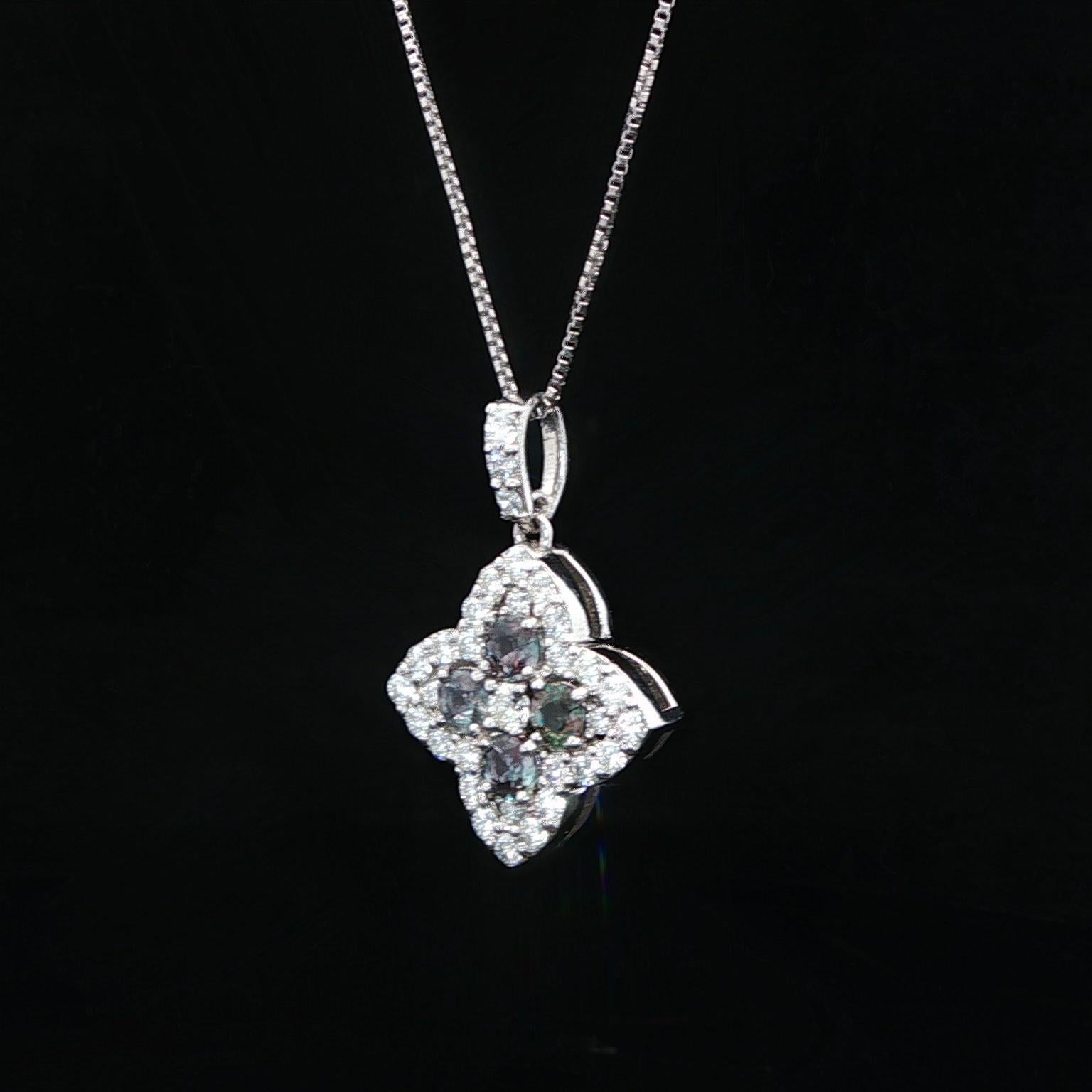 Platin GIA .70ct Brasilien Alexandrit Diamant Blume Quatrefoil Anhänger Halskette im Angebot 4