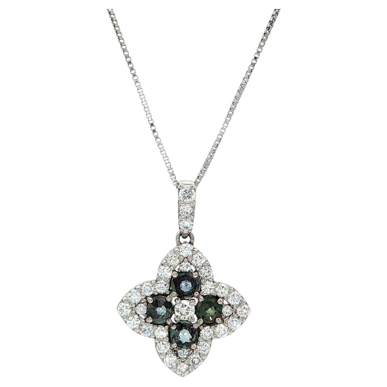 Platin GIA .70ct Brasilien Alexandrit Diamant Blume Quatrefoil Anhänger Halskette im Angebot