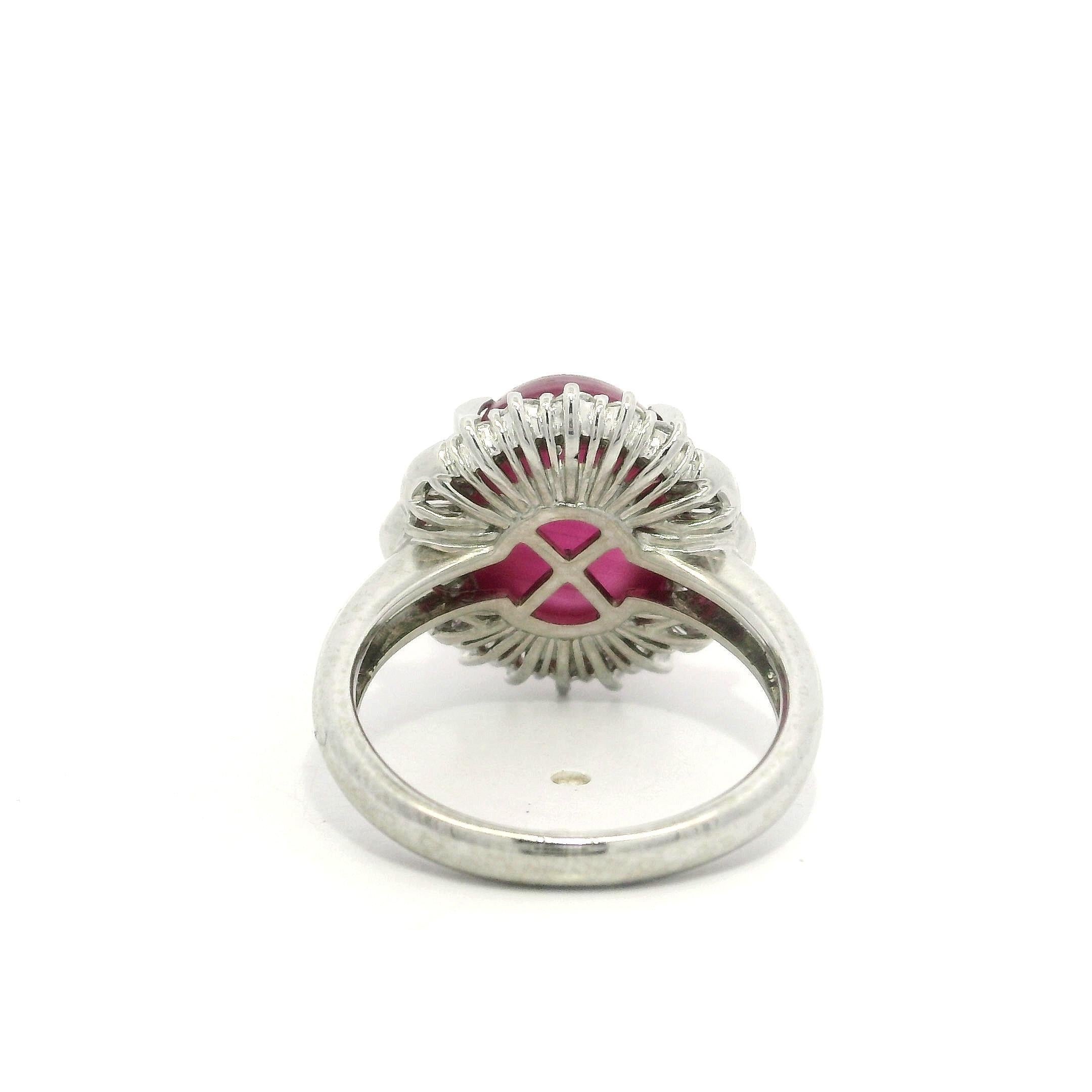 Cabochon Platino GIA 7,32ct occhio di gatto rosso porpora tormalina rubellite diamante anello aureola in vendita