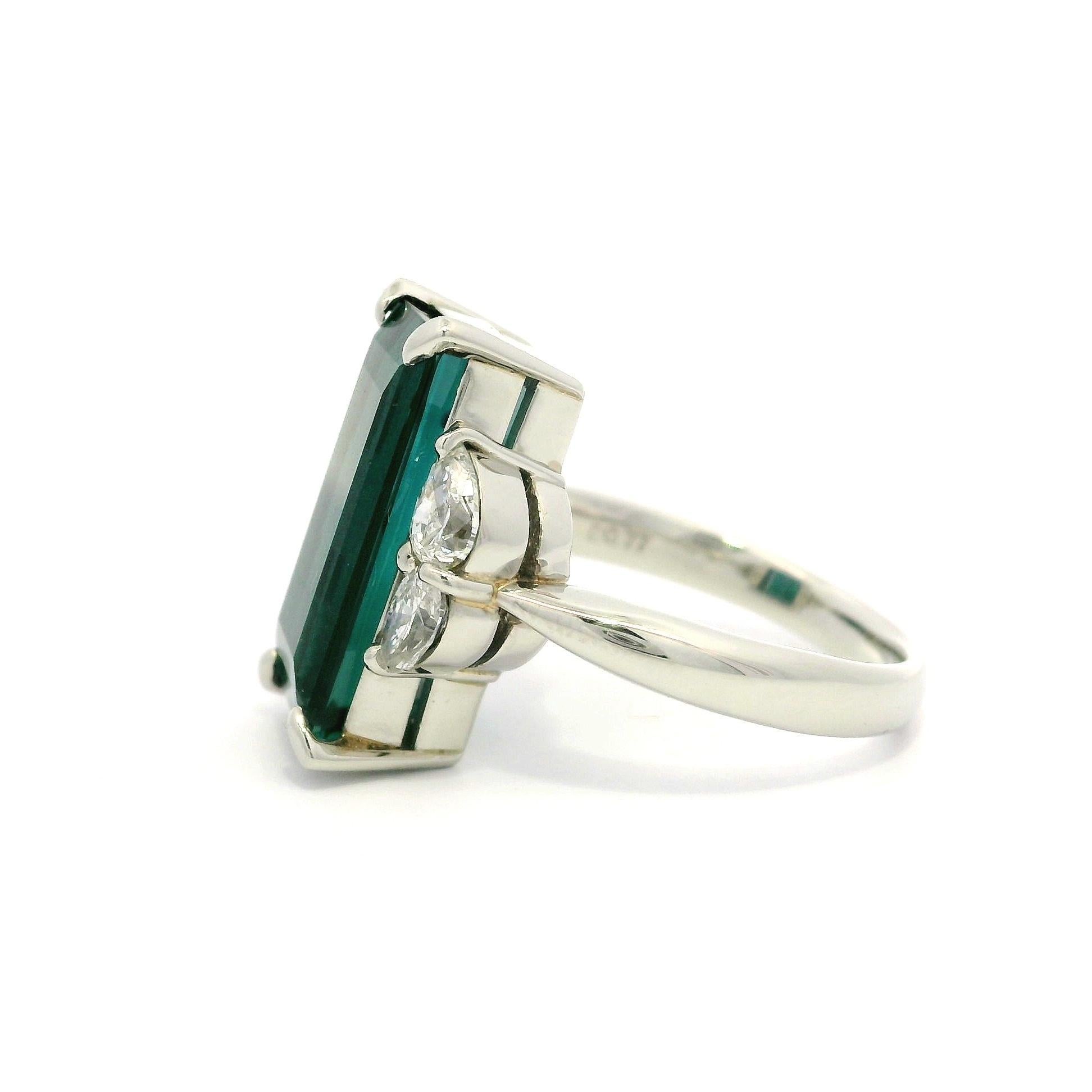 Bague longue tourmaline bleue indicolite taille émeraude de 7,57 carats certifiée GIA en vente 2