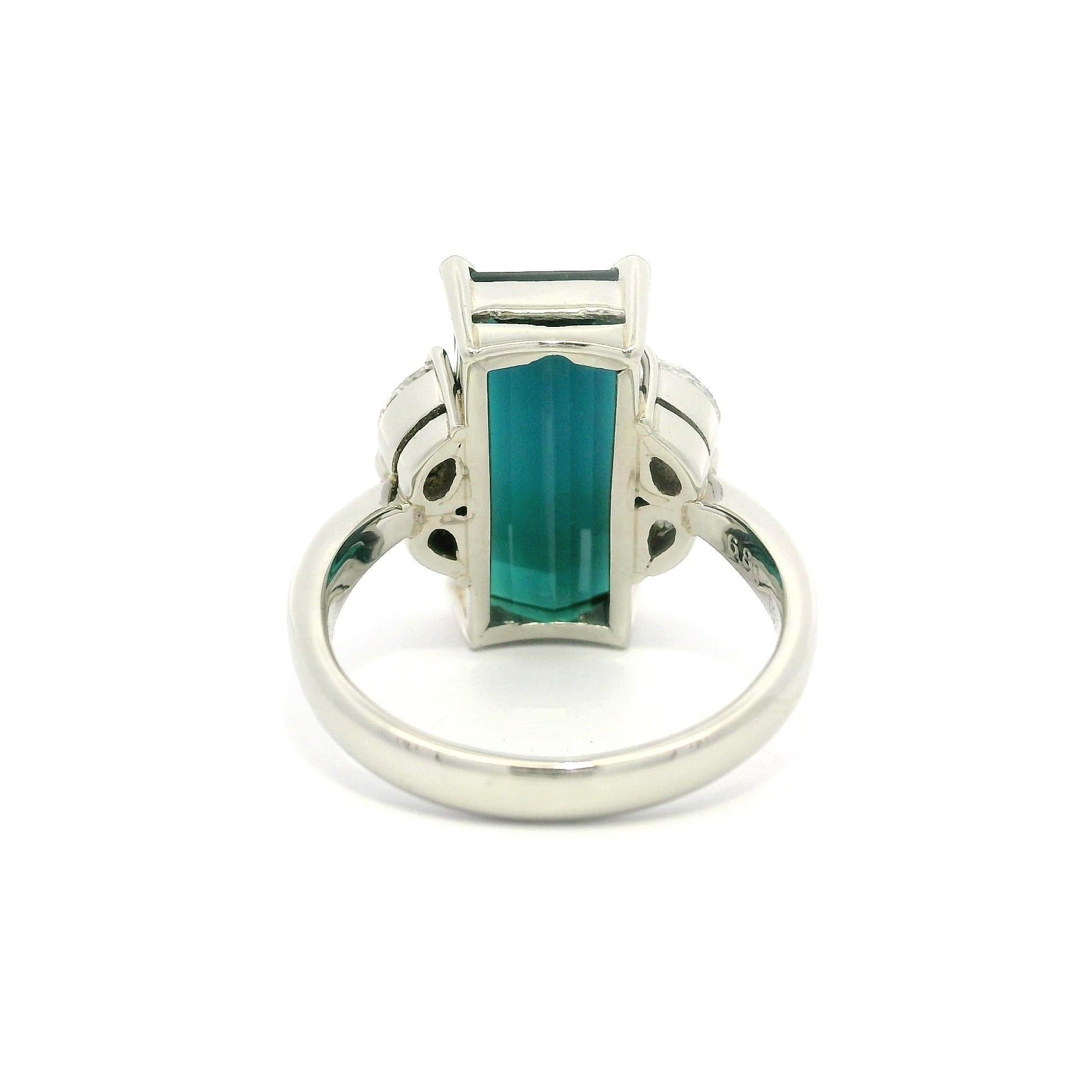 Bague longue tourmaline bleue indicolite taille émeraude de 7,57 carats certifiée GIA en vente 3