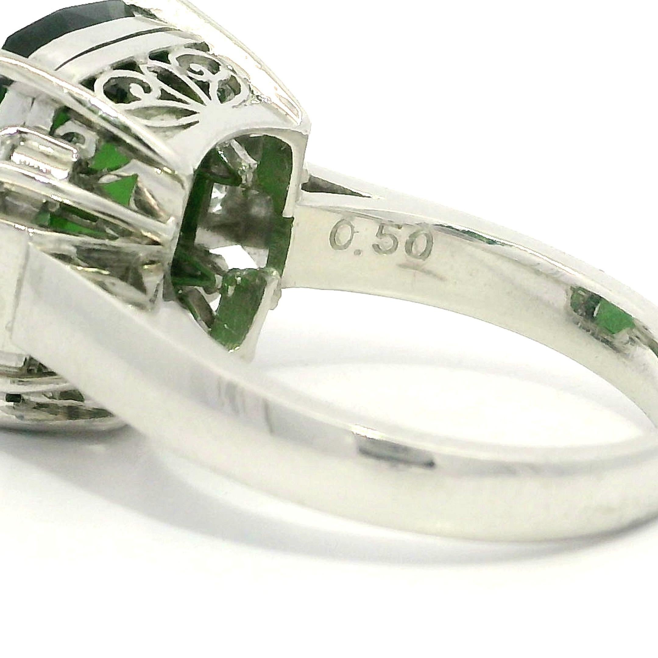 Anillo de platino GIA 7,62 ctw Turmalina verde en cojín con lados de diamantes radiantes Corte cojín en venta