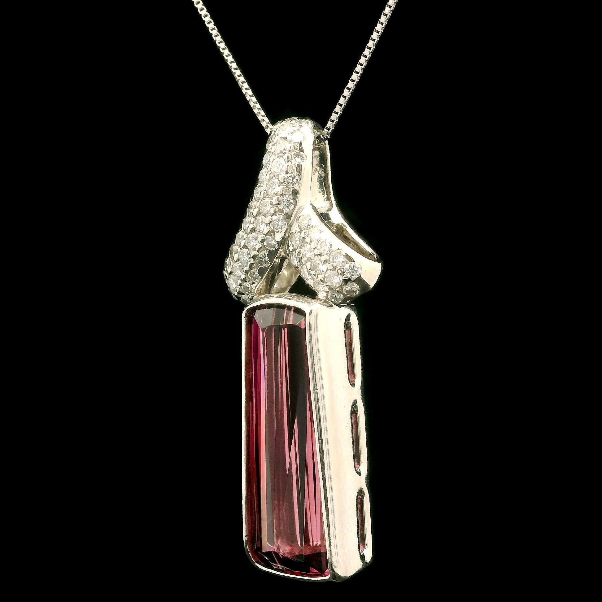 Taille brillant Pendentif en platine GIA 7.82ct Tourmaline rose et diamant avec chaton Chaîne ajustable en vente
