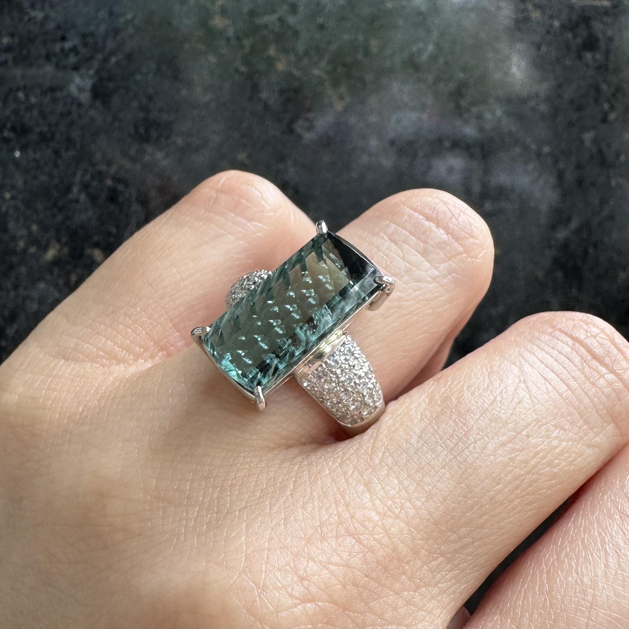 Platino GIA 7,87ctw Taglio Fantasia Tormalina Blu Verde Pave Diamante Lato Anello in vendita 1