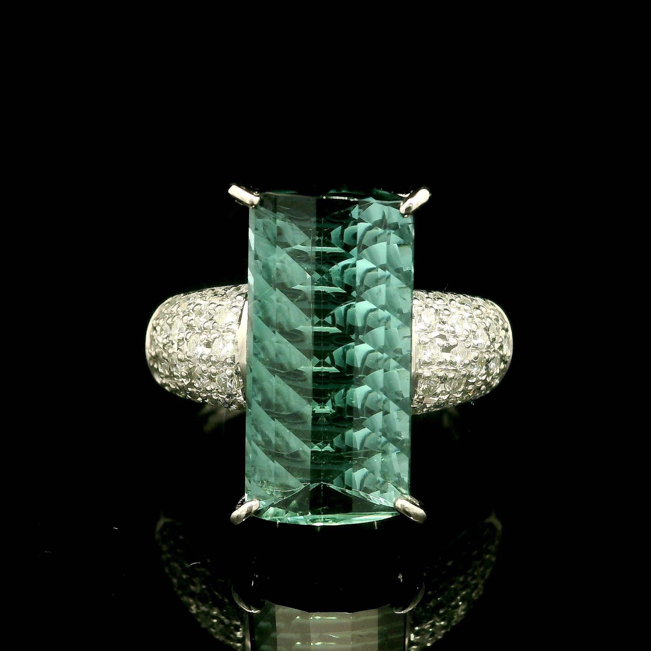 Platino GIA 7,87ctw Taglio Fantasia Tormalina Blu Verde Pave Diamante Lato Anello in vendita 2