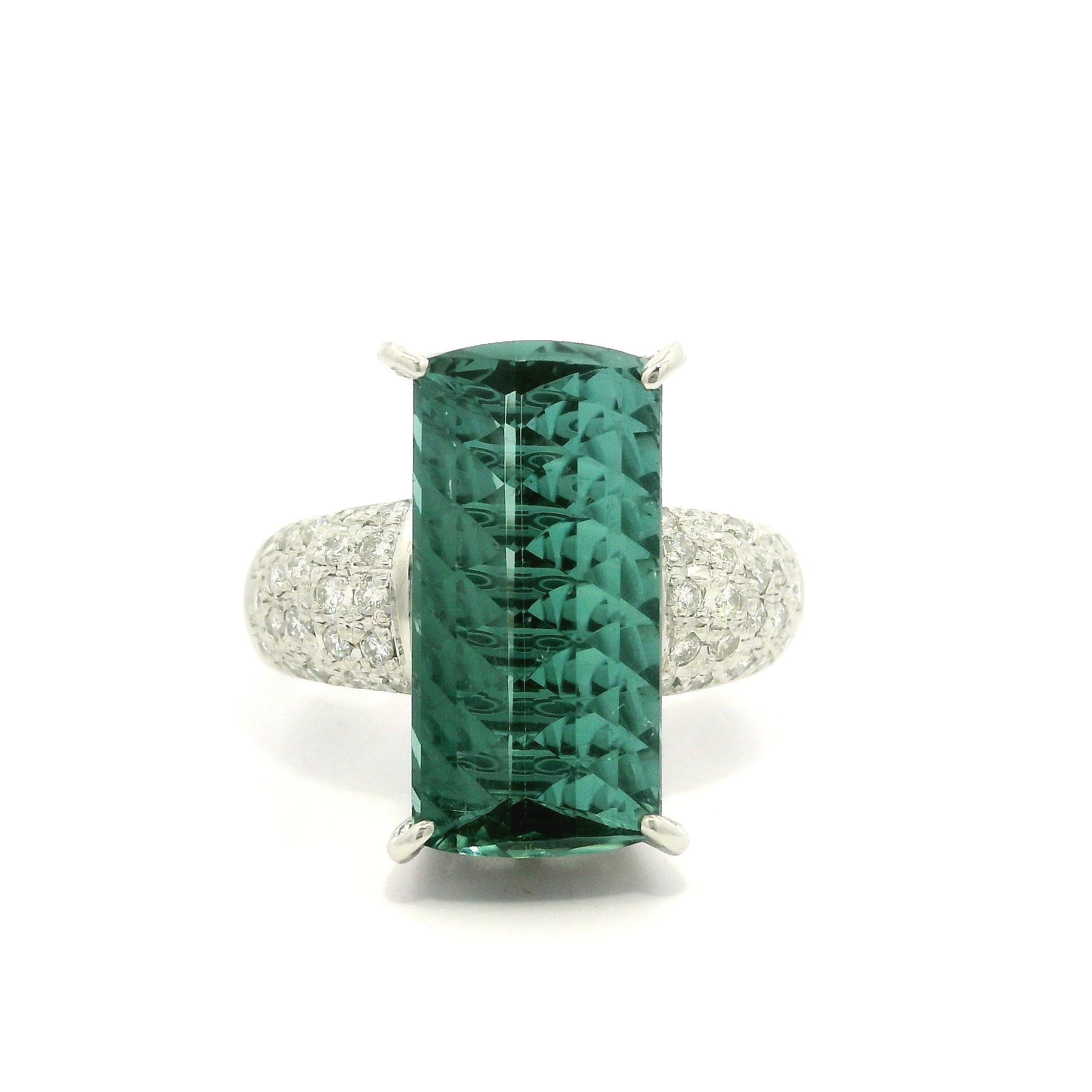 Platino GIA 7,87ctw Taglio Fantasia Tormalina Blu Verde Pave Diamante Lato Anello in vendita 3