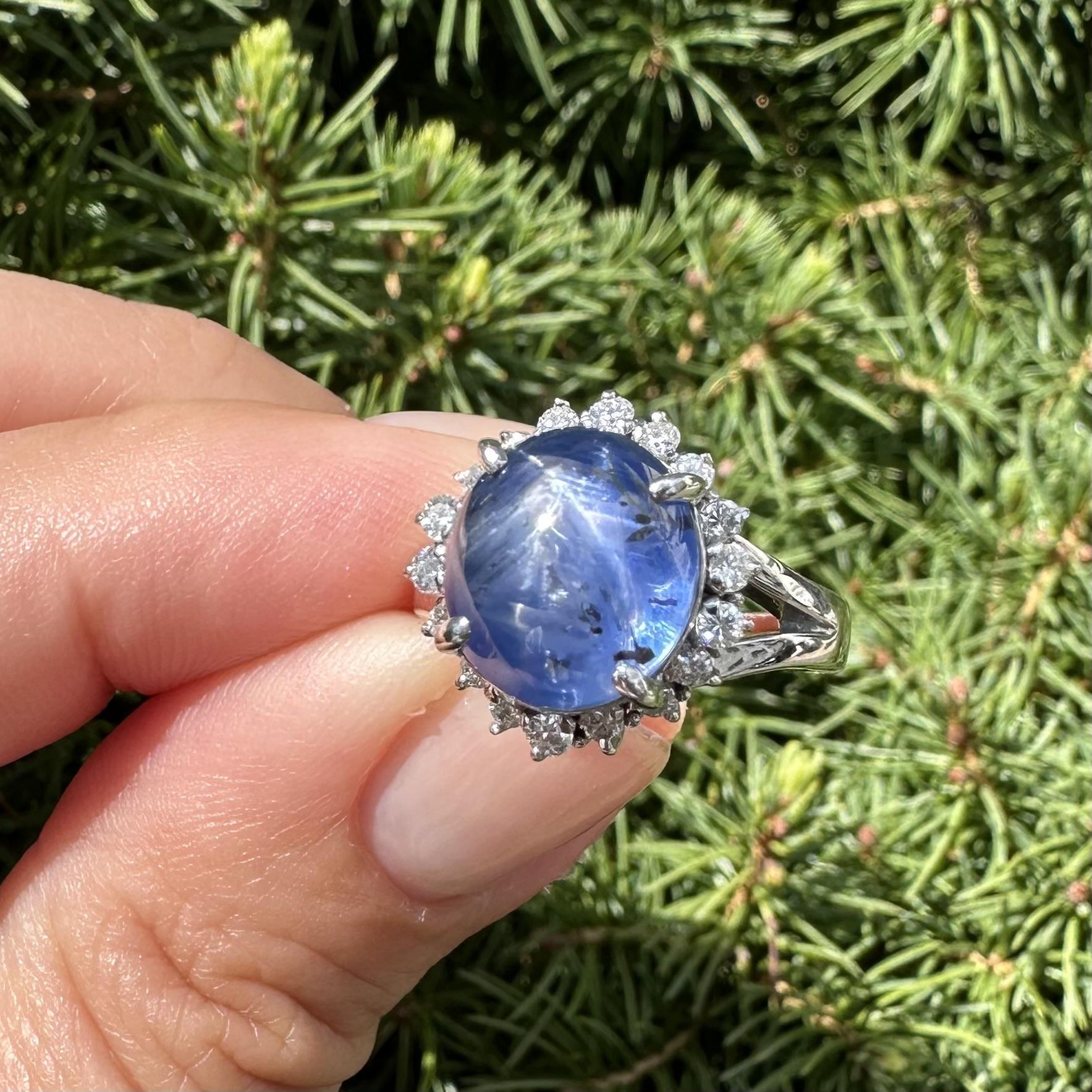 Platino GIA 8,07ctw Senza calore Ceylon Blue Star Sapphire Diamond Halo Ring in vendita 1