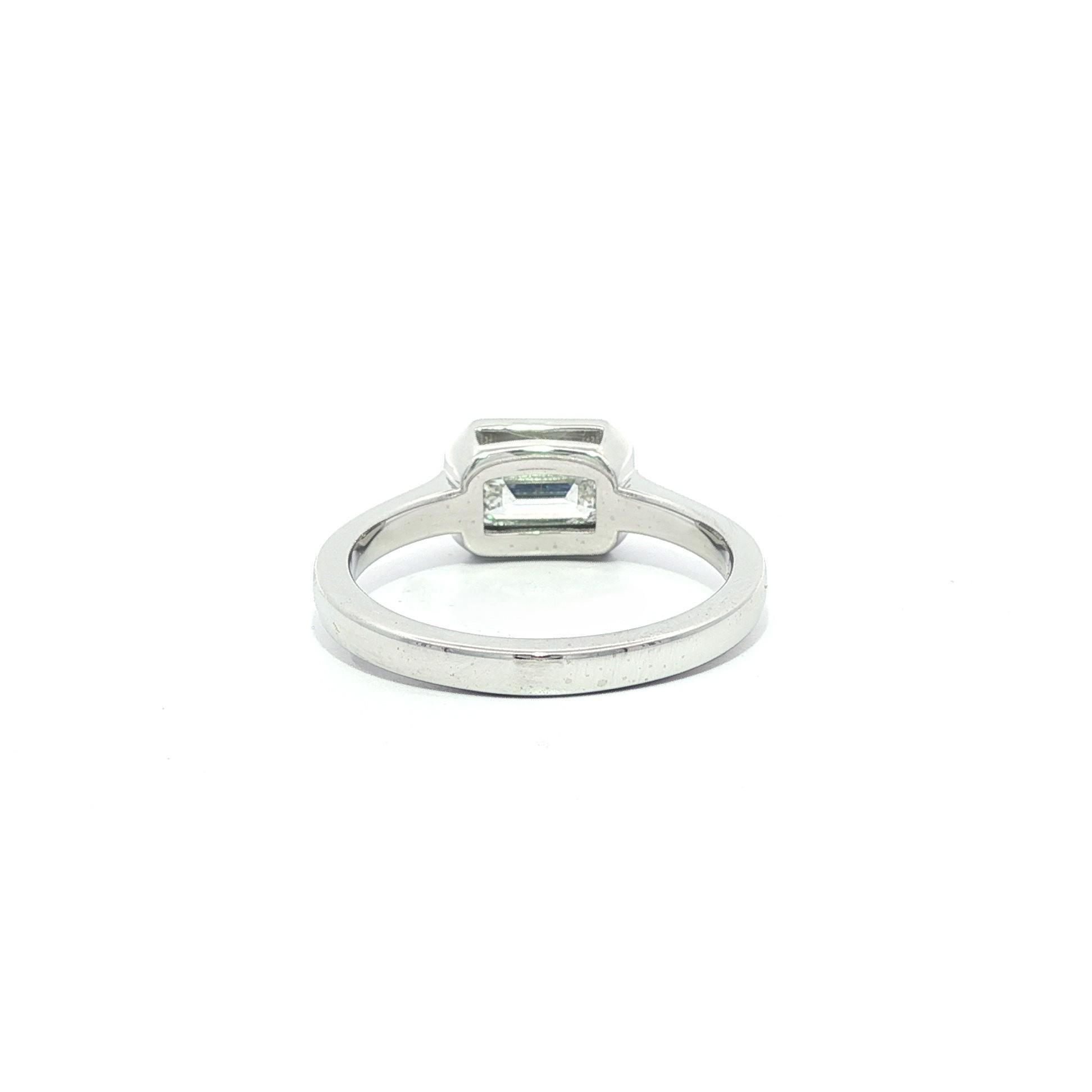 Platine GIA .82ct F VS2 Emerald Diamond Bezel Solitaire Sideways East West Ring en vente 1