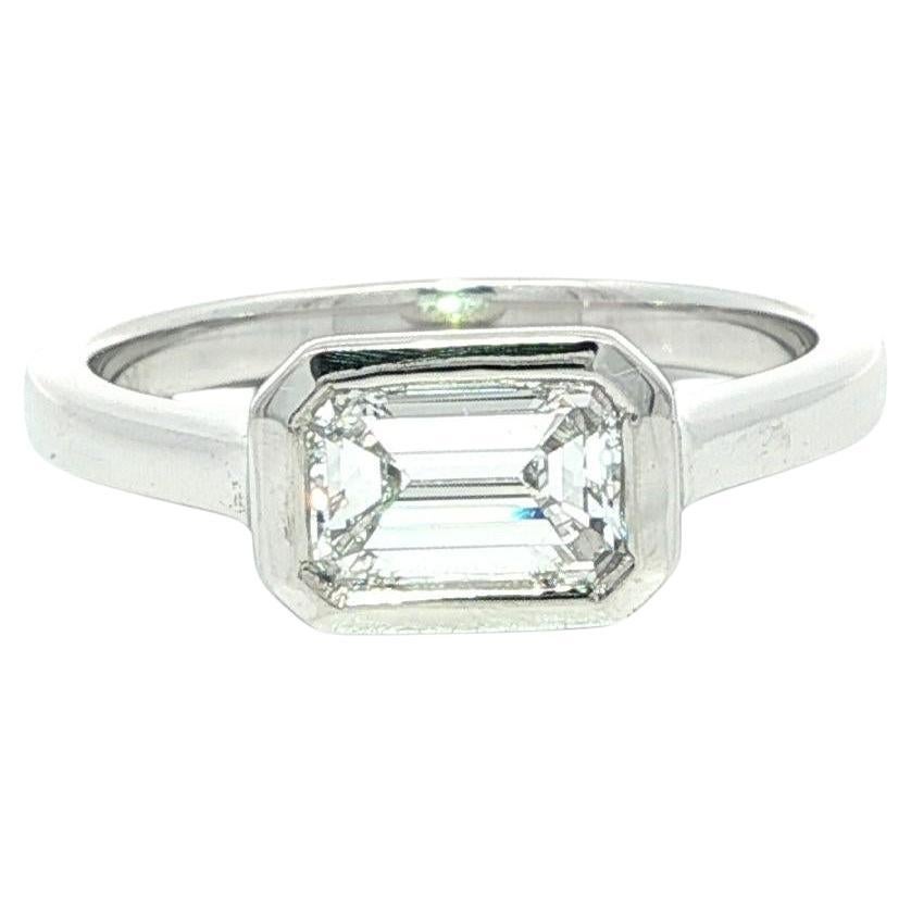 Platine GIA .82ct F VS2 Emerald Diamond Bezel Solitaire Sideways East West Ring en vente