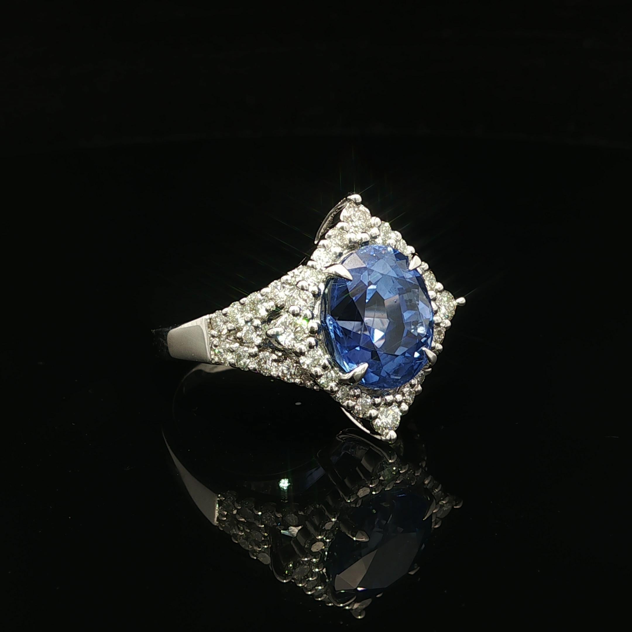 Taglio brillante Anello in platino GIA 8ctw Large No Heat Ceylon Cornflower Blue Sapphire Diamond in vendita
