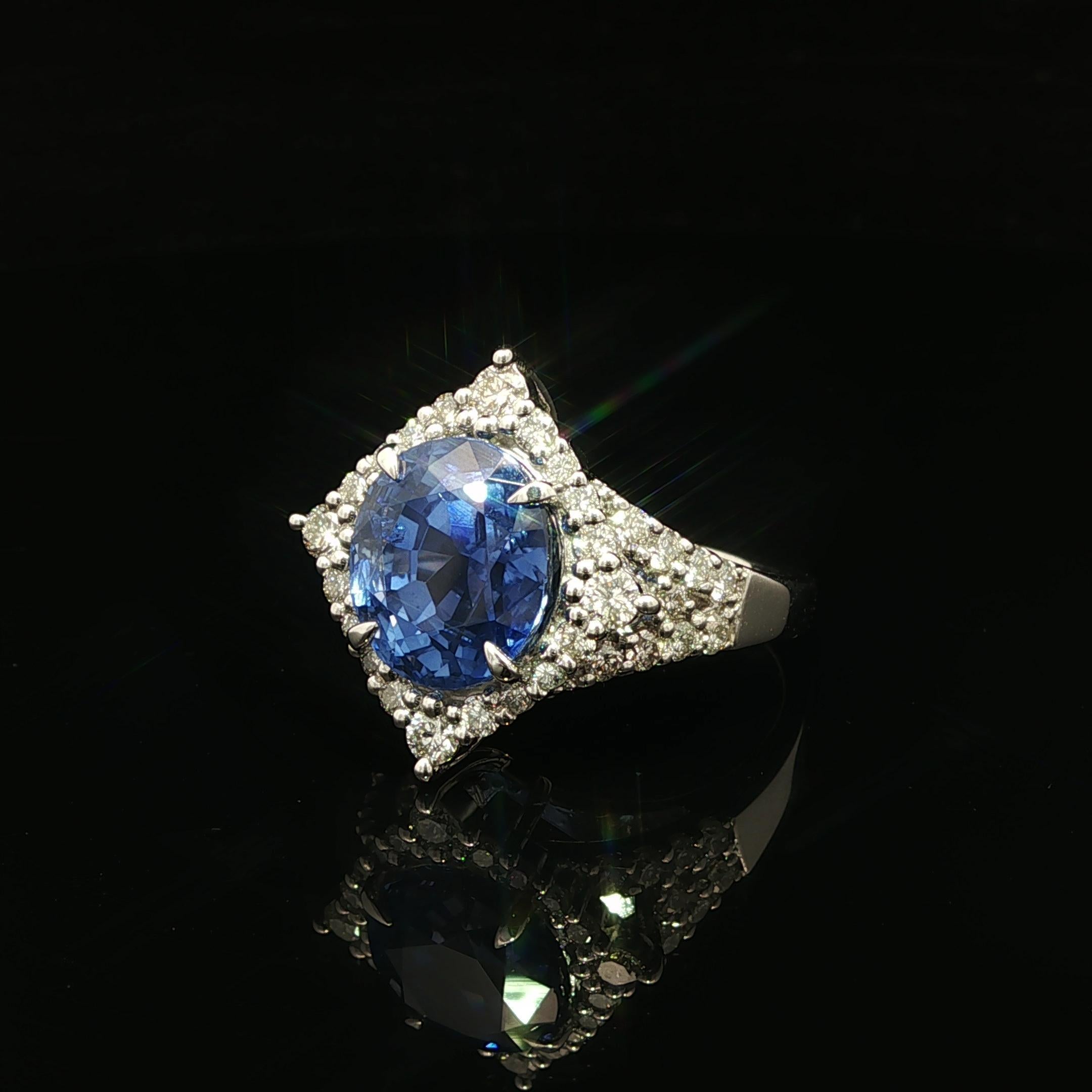 Donna Anello in platino GIA 8ctw Large No Heat Ceylon Cornflower Blue Sapphire Diamond in vendita