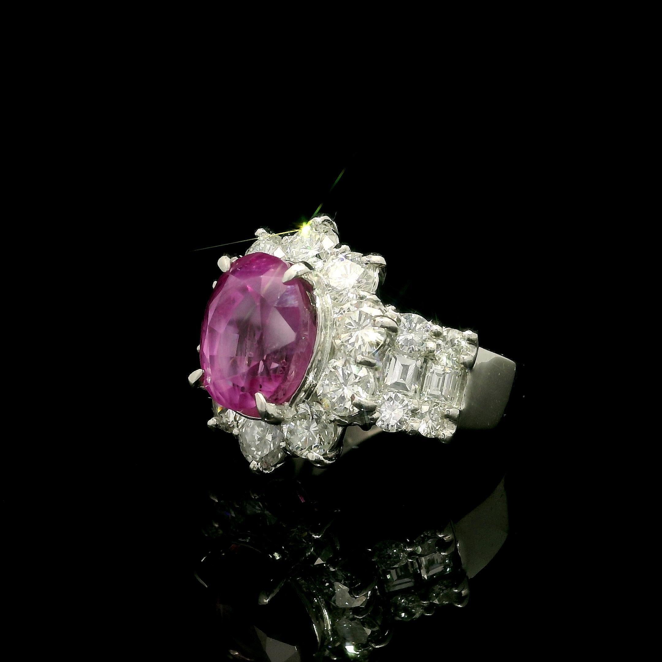 Anello in platino GIA 9,22ctw ovale senza calore con zaffiro rosa di Birmania e diamanti in vendita 9