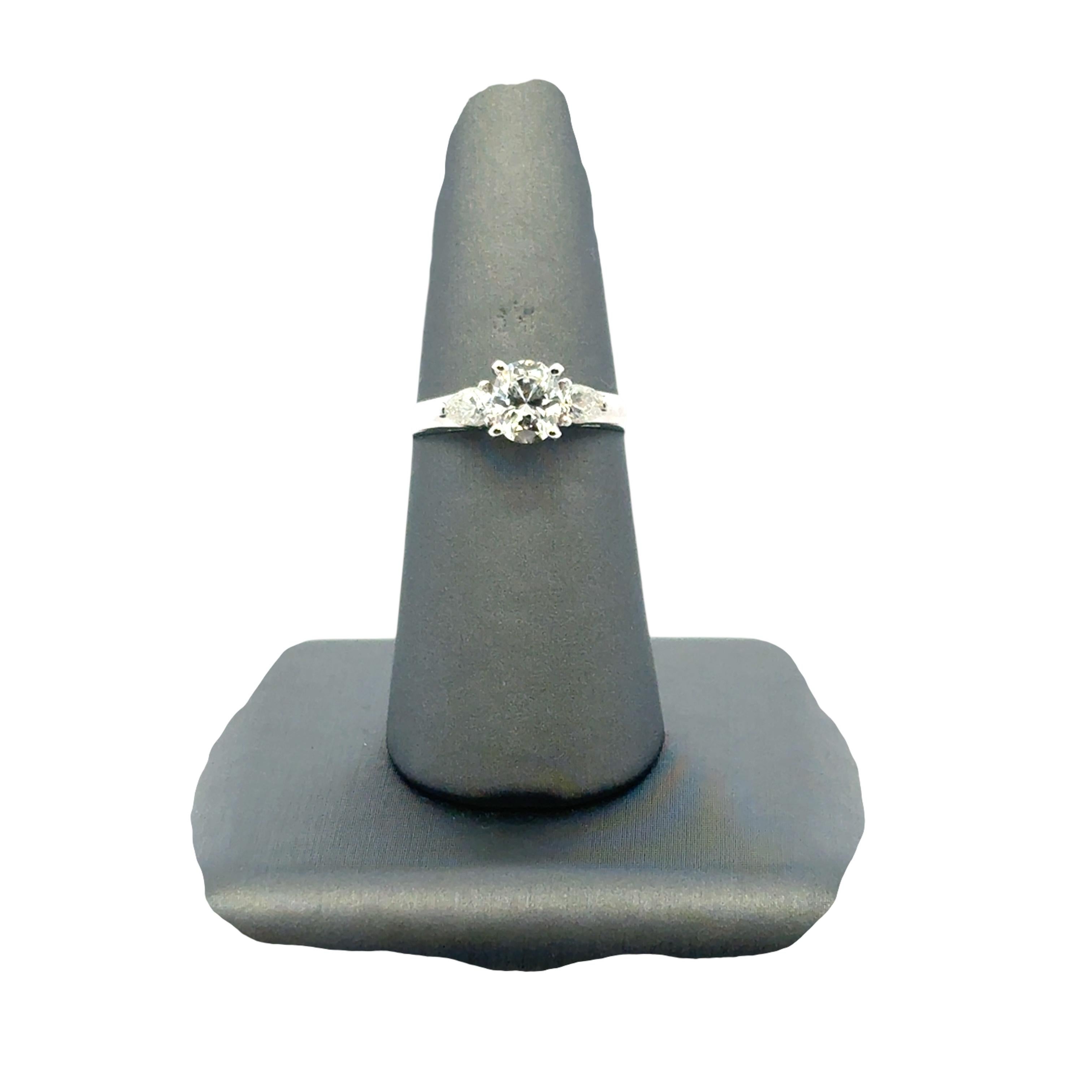 Bague de fiançailles en platine avec diamant ovale certifié GIA de 0,80 carat en vente 4