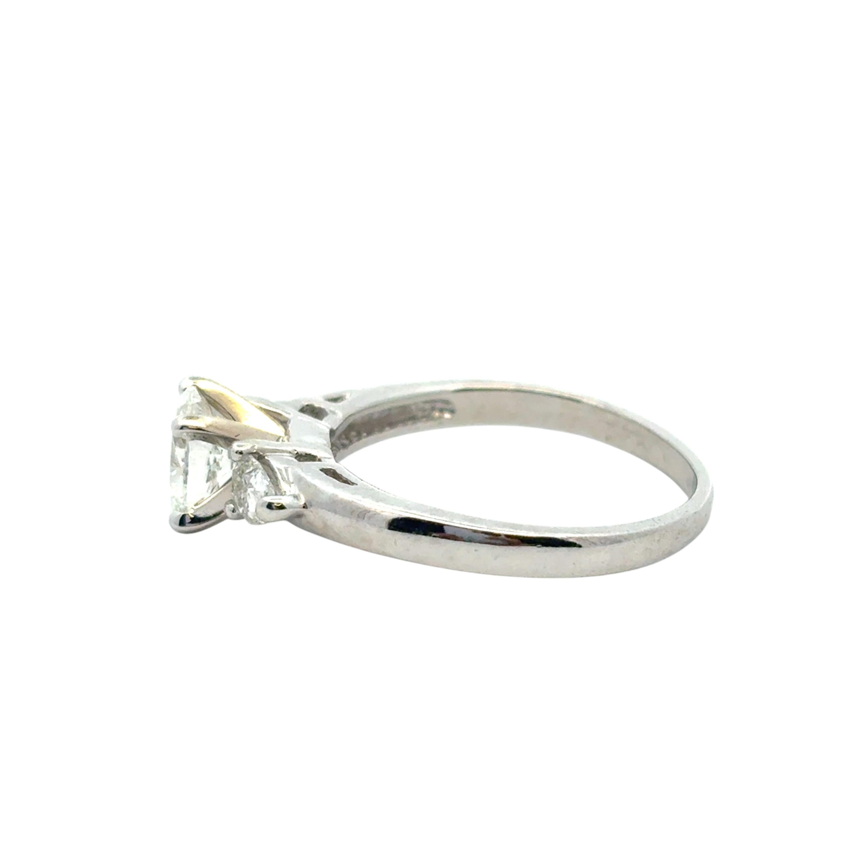 Bague de fiançailles en platine avec diamant ovale certifié GIA de 0,80 carat en vente 5