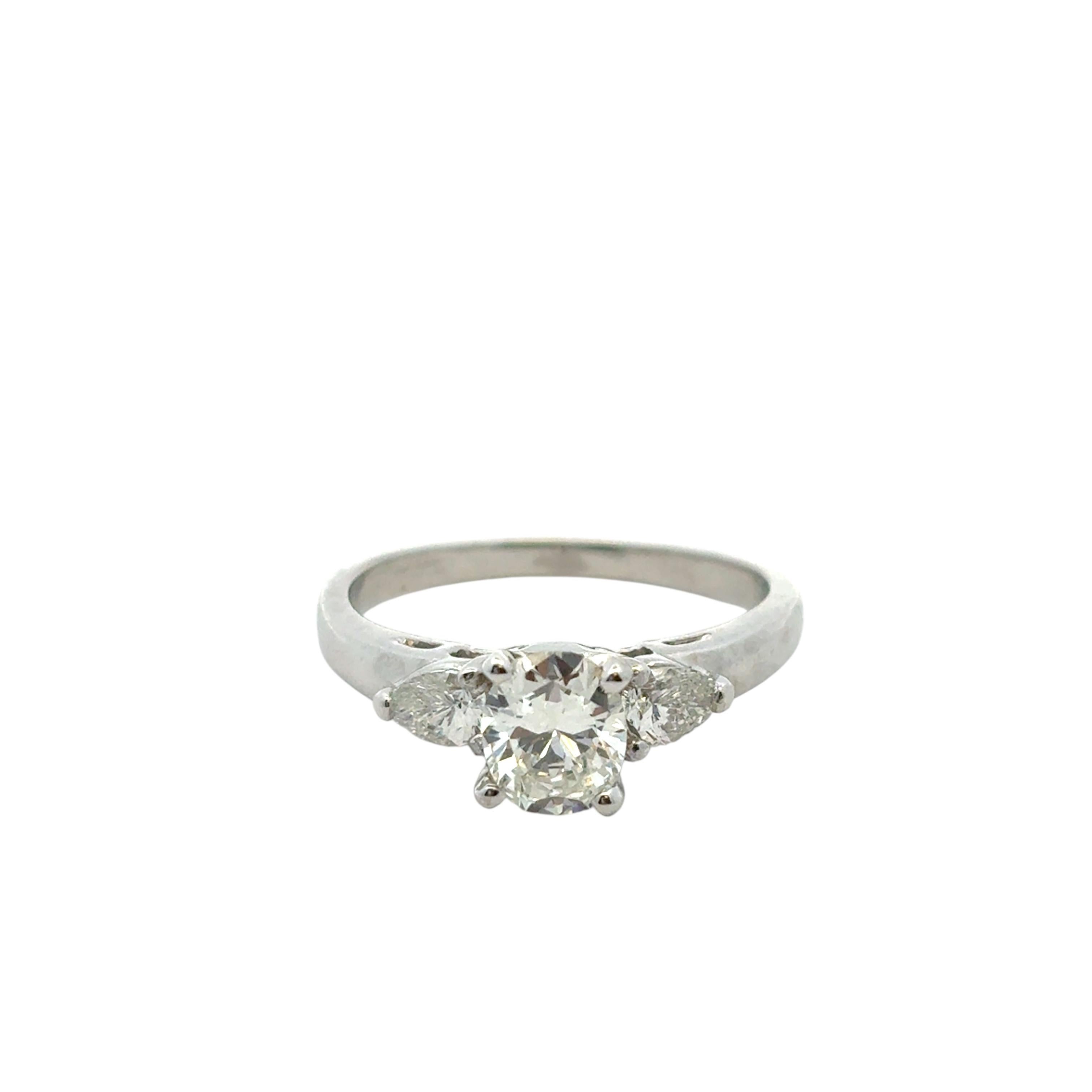 Bague de fiançailles en platine avec diamant ovale certifié GIA de 0,80 carat en vente 11