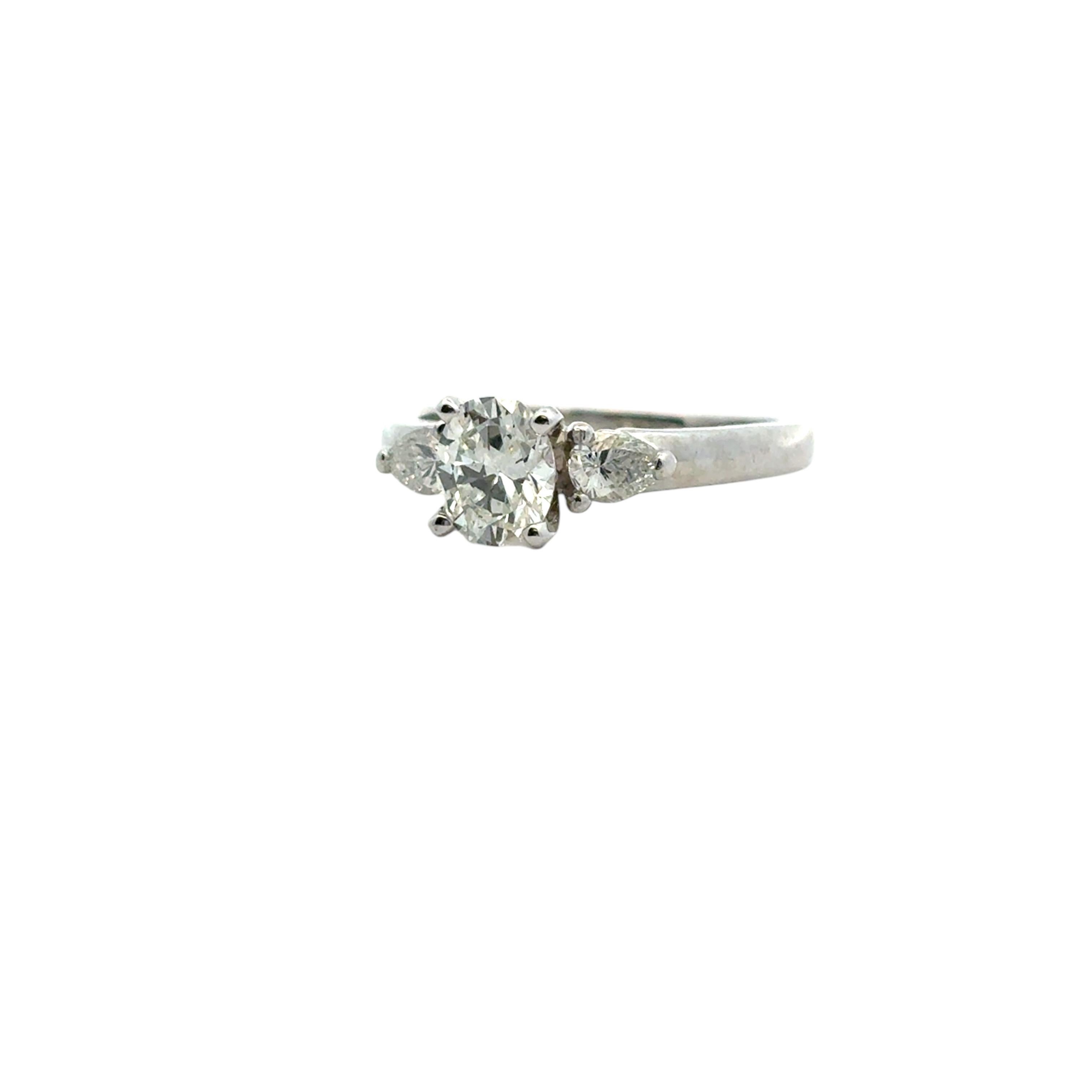 Taille ovale Bague de fiançailles en platine avec diamant ovale certifié GIA de 0,80 carat en vente