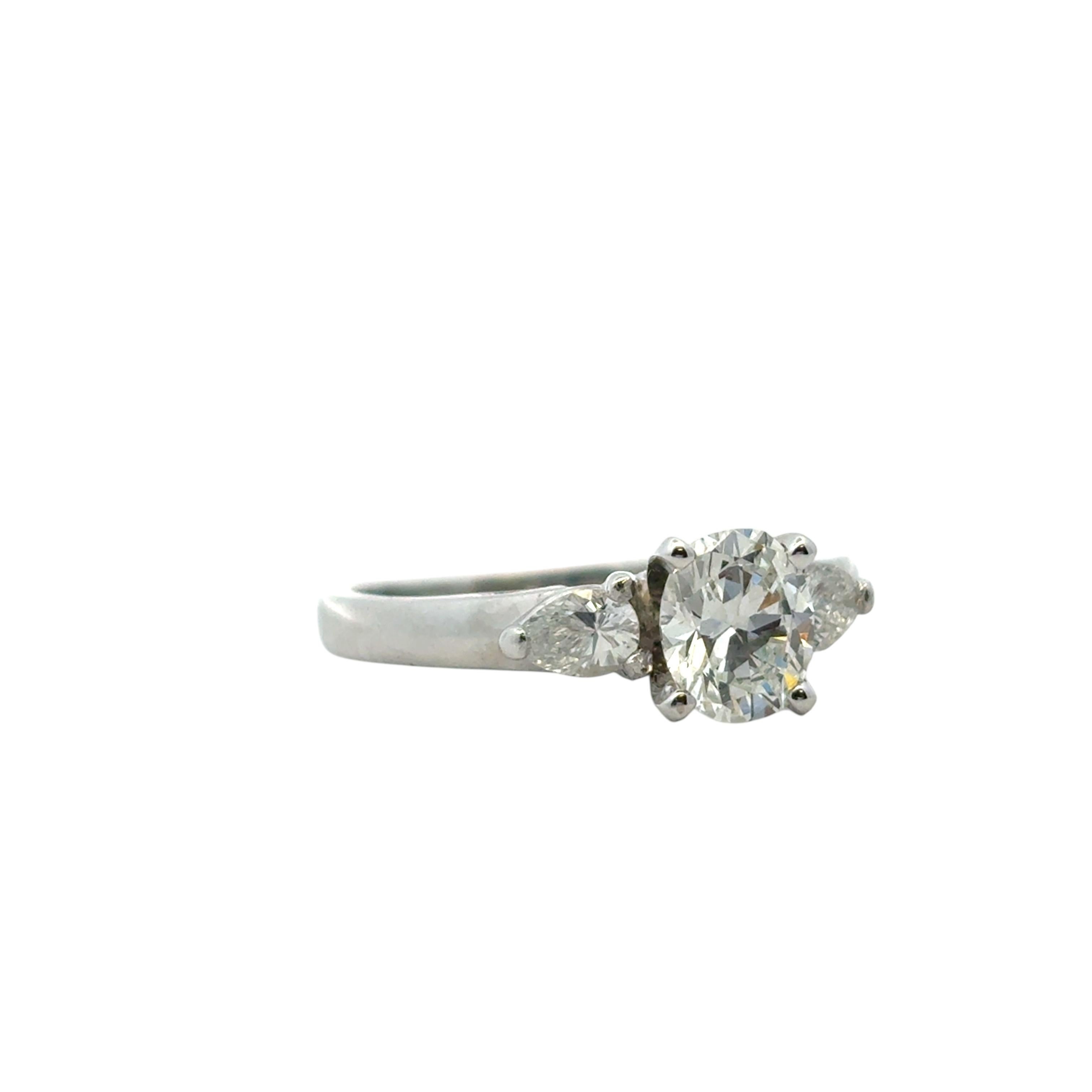 Bague de fiançailles en platine avec diamant ovale certifié GIA de 0,80 carat Excellent état - En vente à Boca Raton, FL