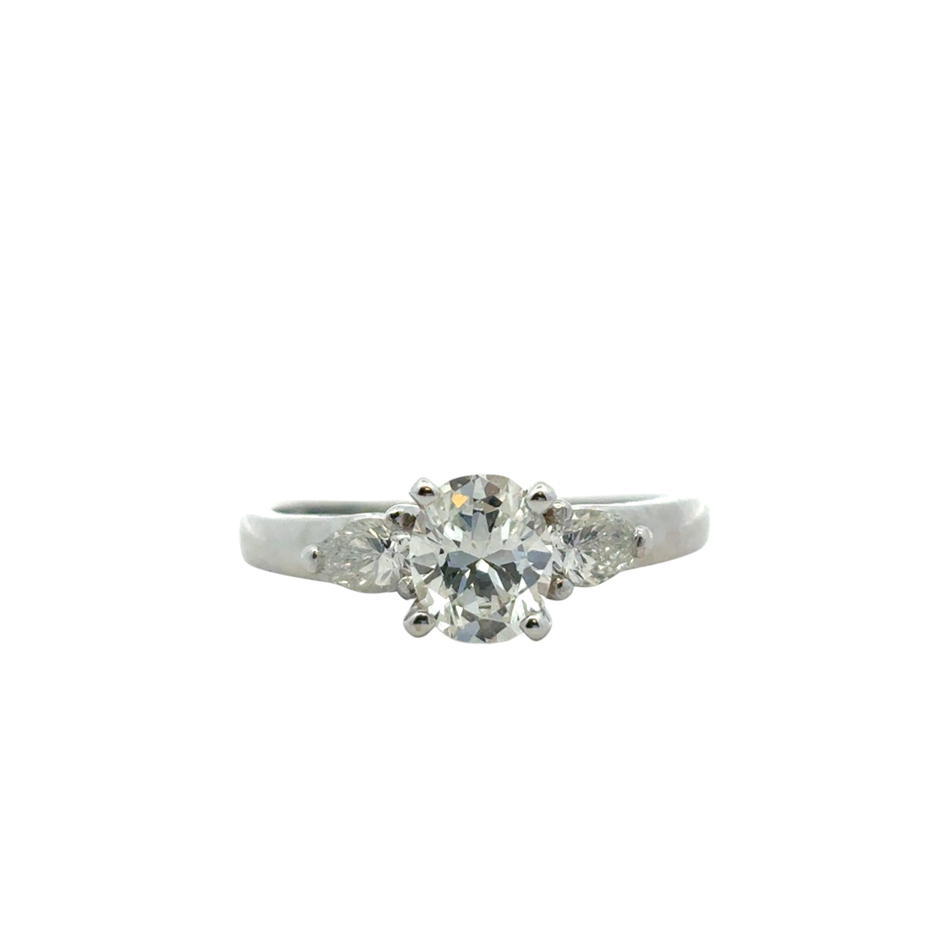 Bague de fiançailles en platine avec diamant ovale certifié GIA de 0,80 carat Pour femmes en vente