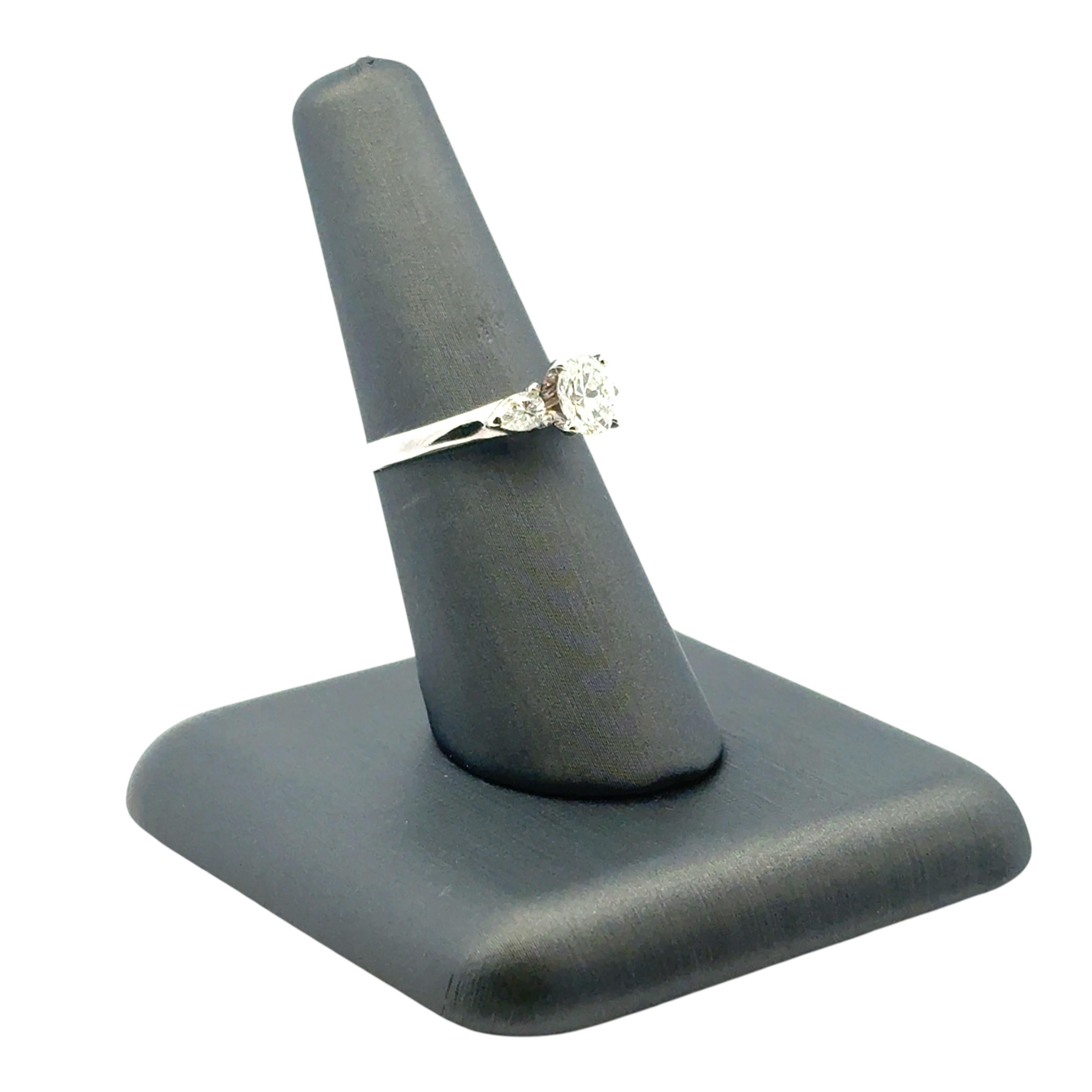 Bague de fiançailles en platine avec diamant ovale certifié GIA de 0,80 carat en vente 2