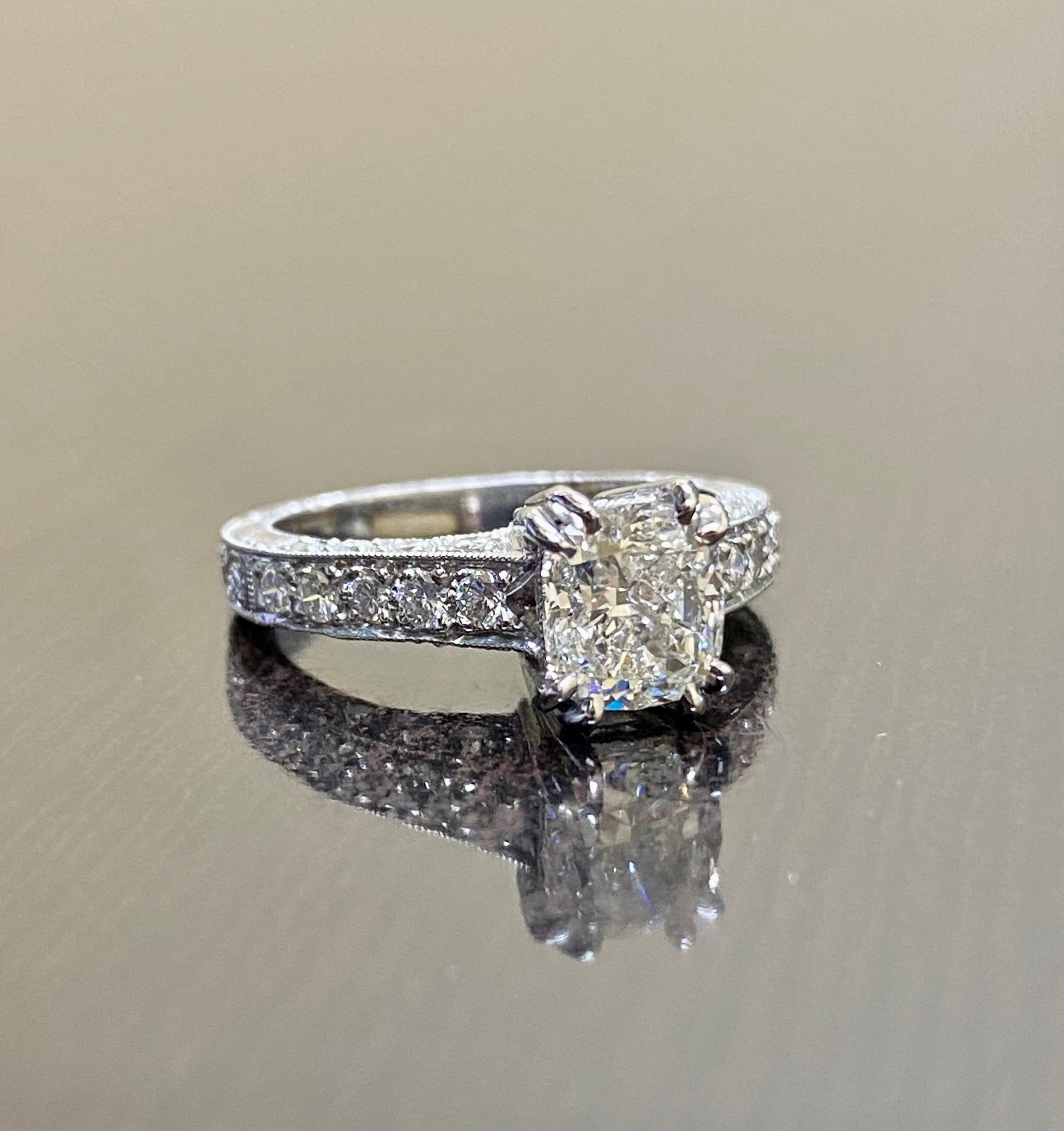 Bague de fiançailles en platine avec diamant taille coussin de 1,50 carat de couleur I certifié GIA  Pour femmes en vente